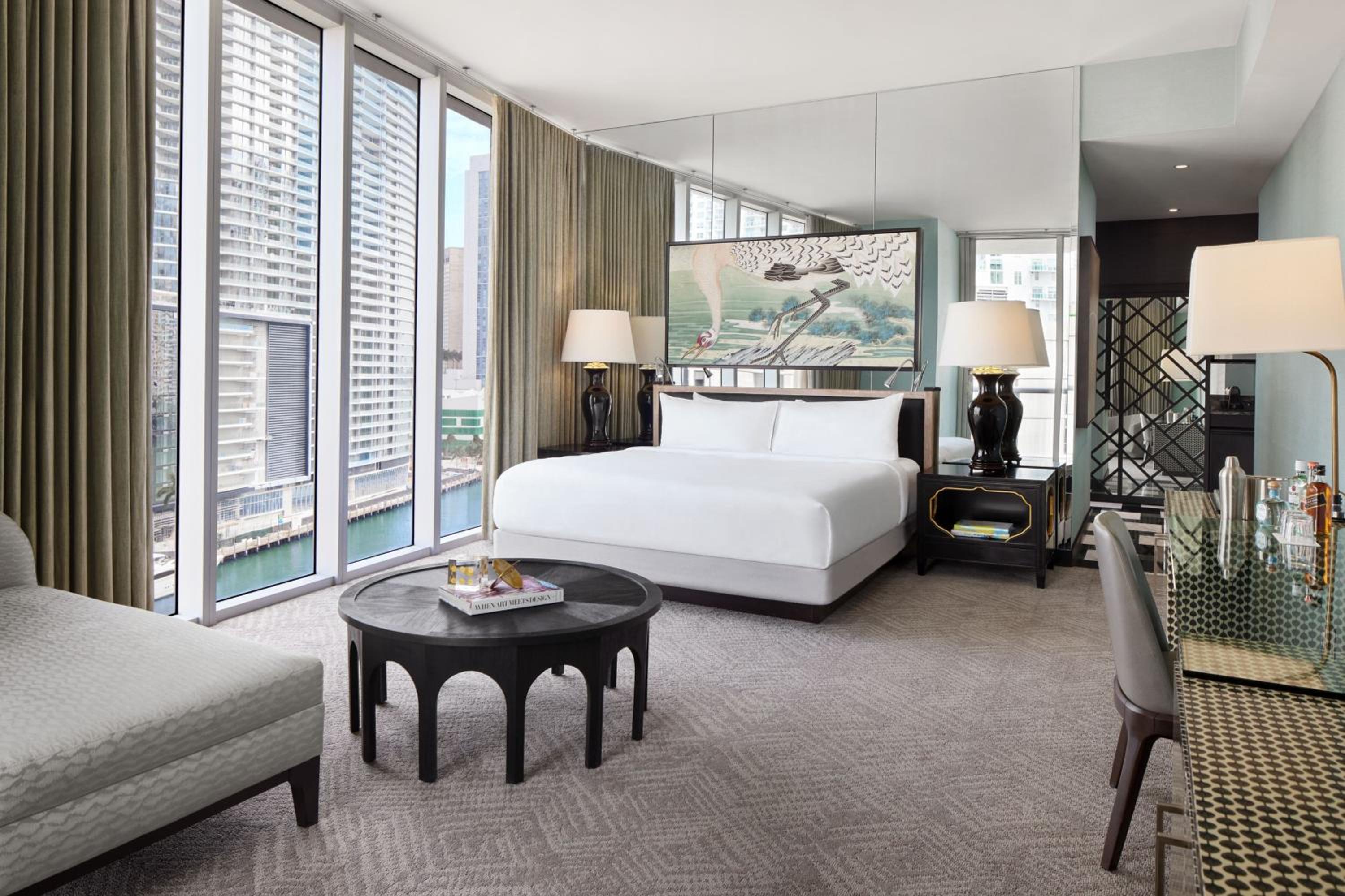Premier King Studio Suite with Balcony - Corner