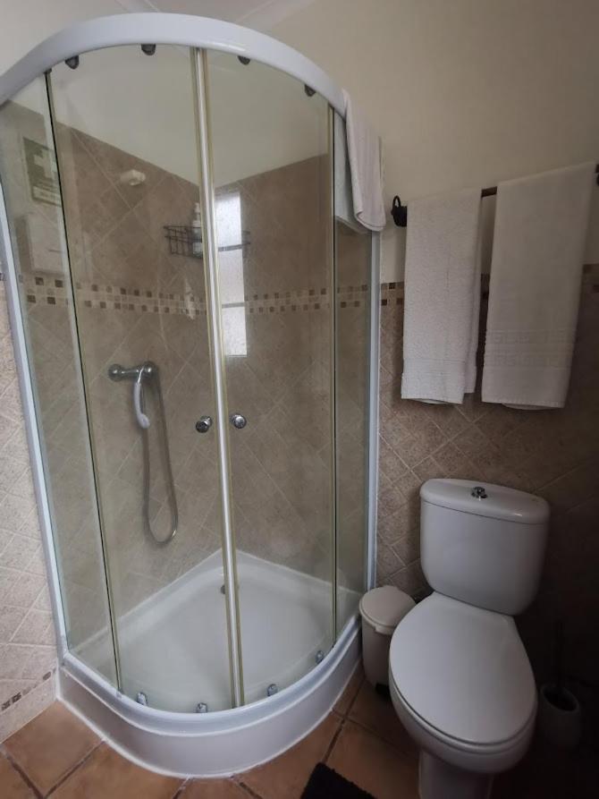 Double Room with Shared Bathroom photo 2