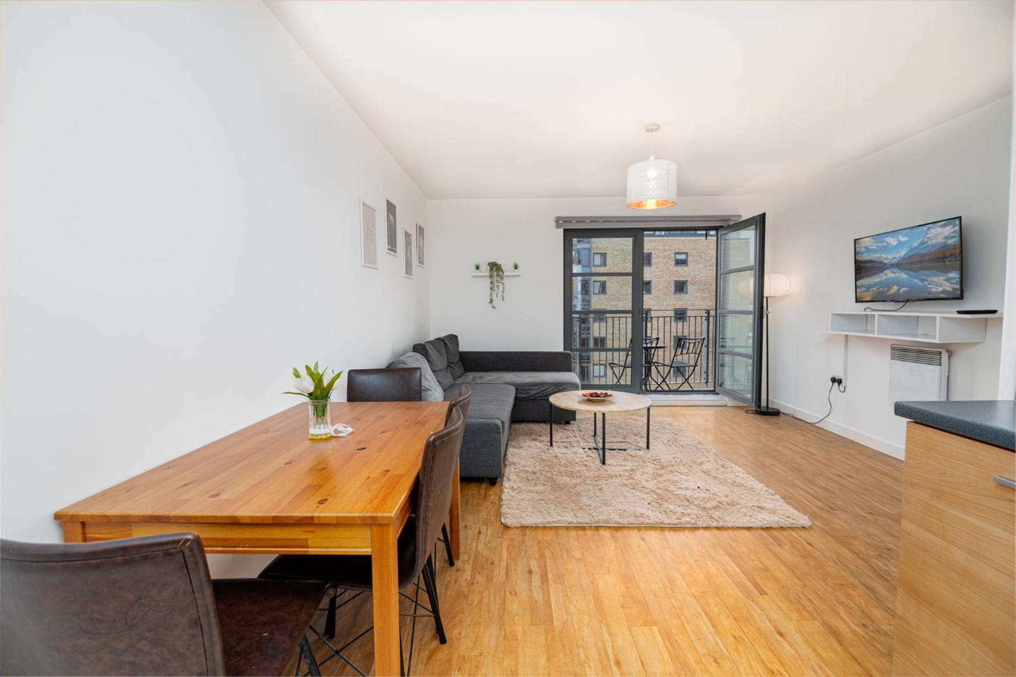 One-Bedroom Apartment photo 2