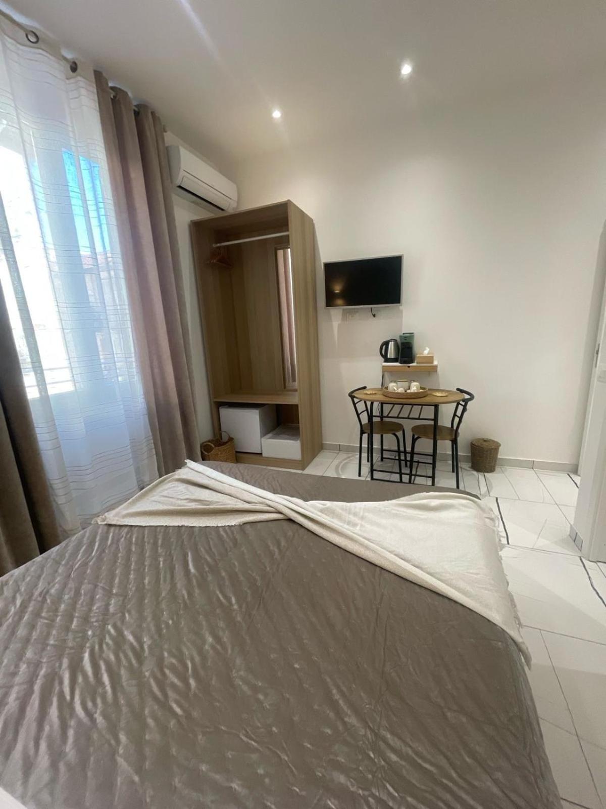 Double Room - Photo 2