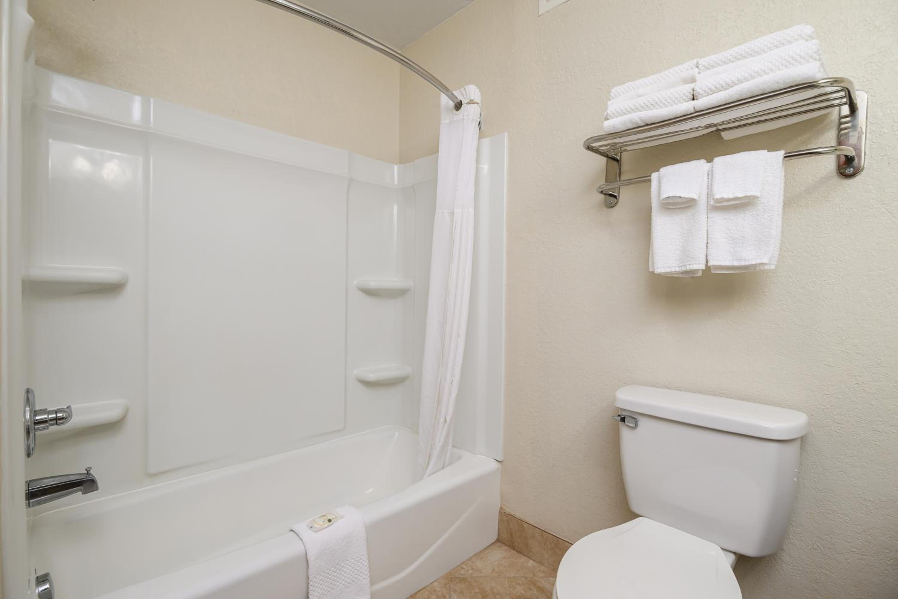 King Room - Non-Smoking - Photo 4