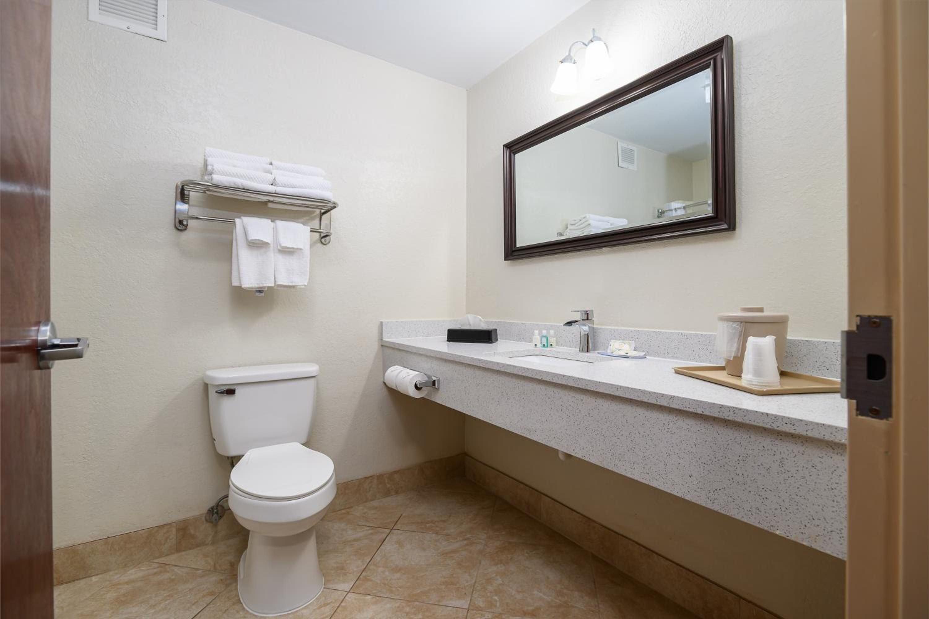 King Room - Non-Smoking - Photo 3