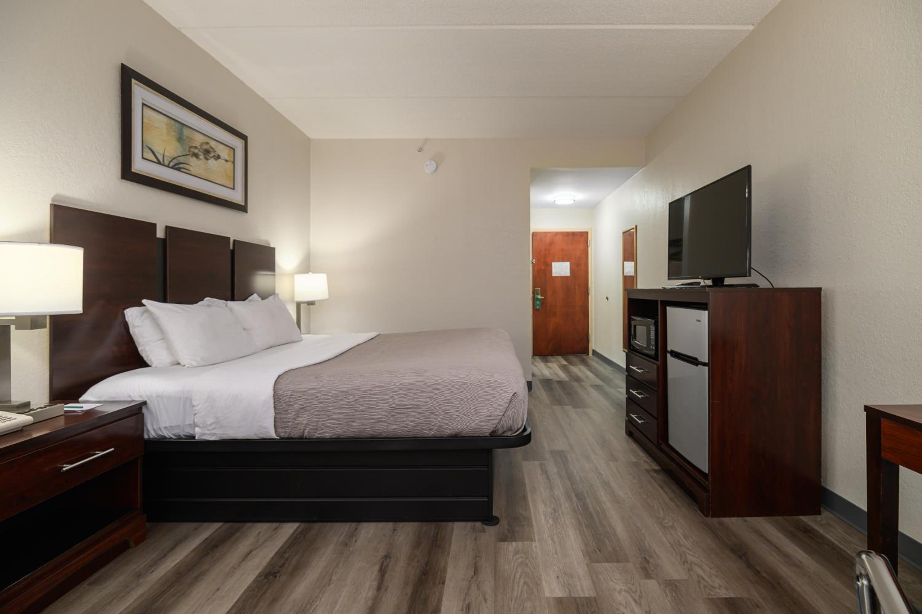 King Room - Non-Smoking - Photo 10