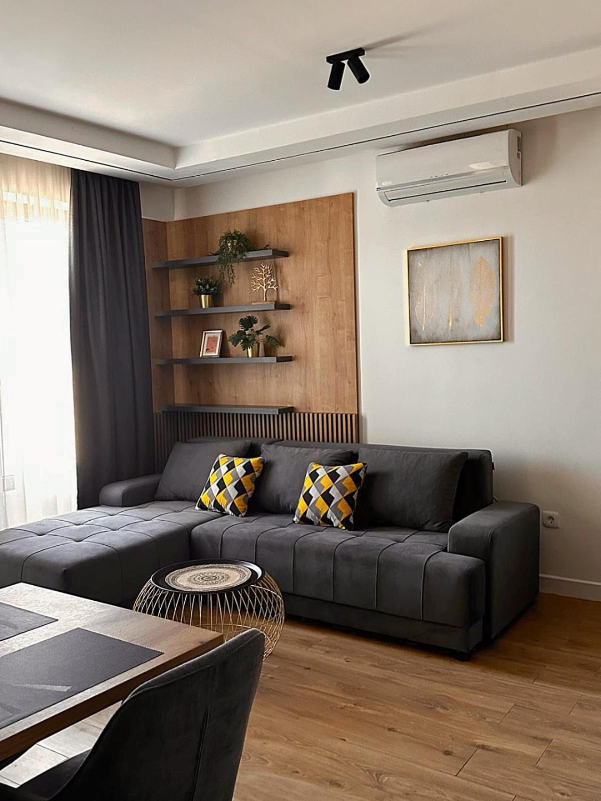One-Bedroom Apartment photo 1