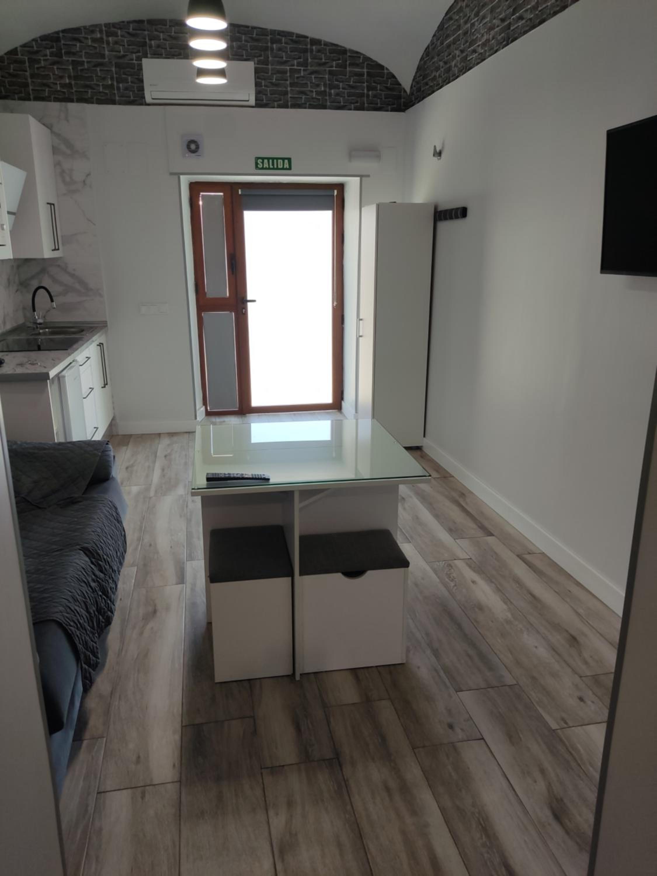 One-Bedroom Apartment photo 2