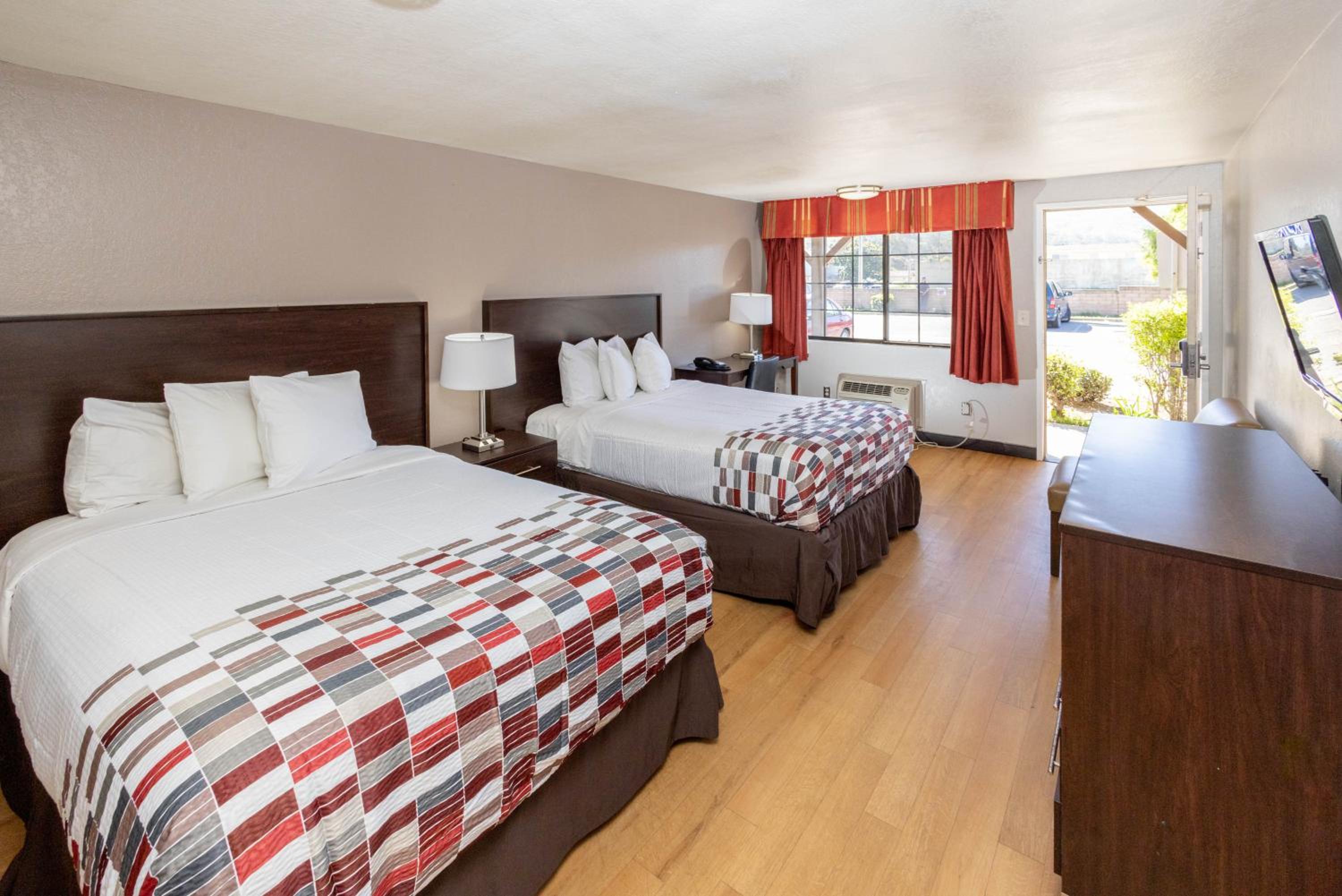 Deluxe Room with Two Queen Beds Disability Access Smoke Free  - Photo 1