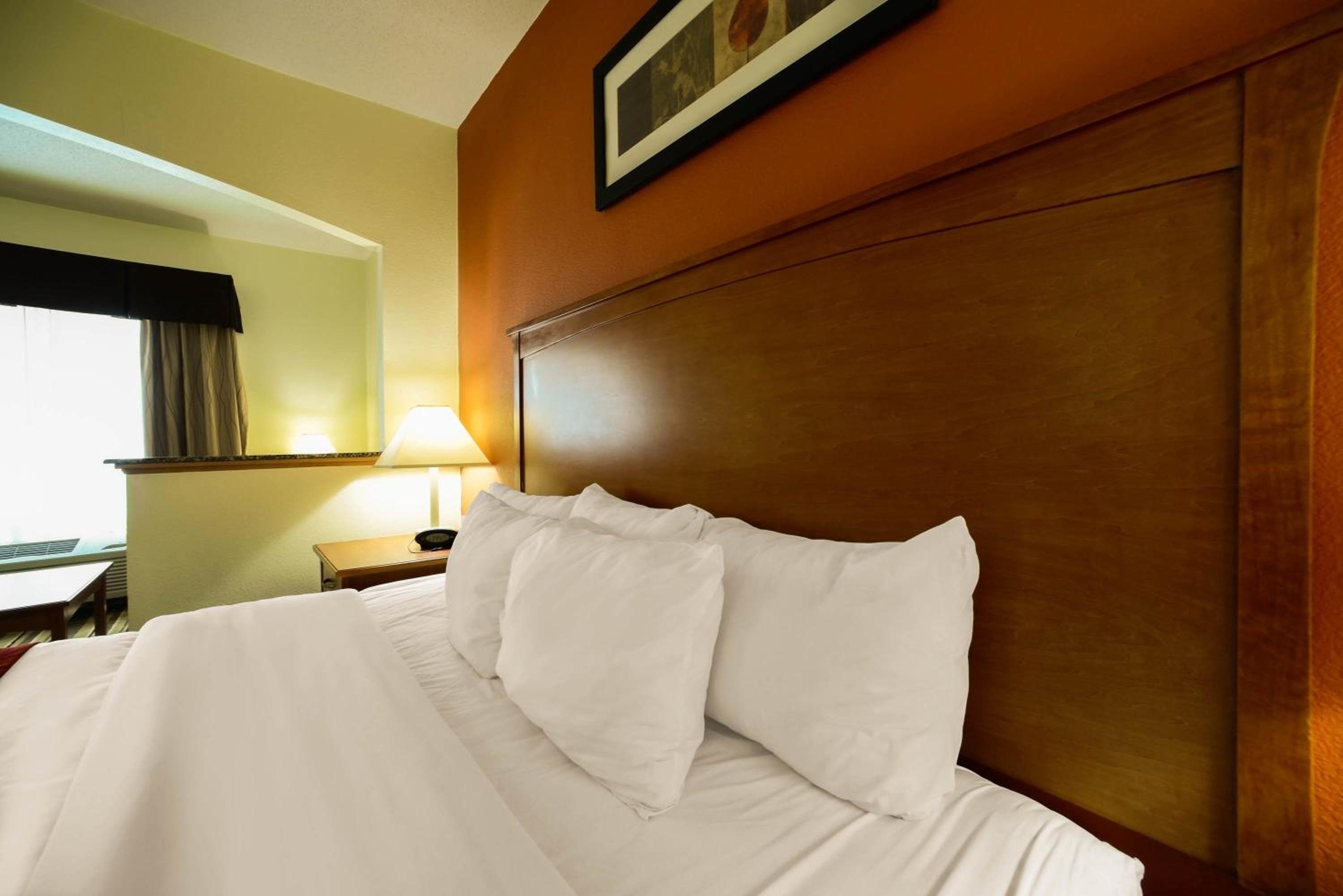 King Room - Non-Smoking - Photo 1