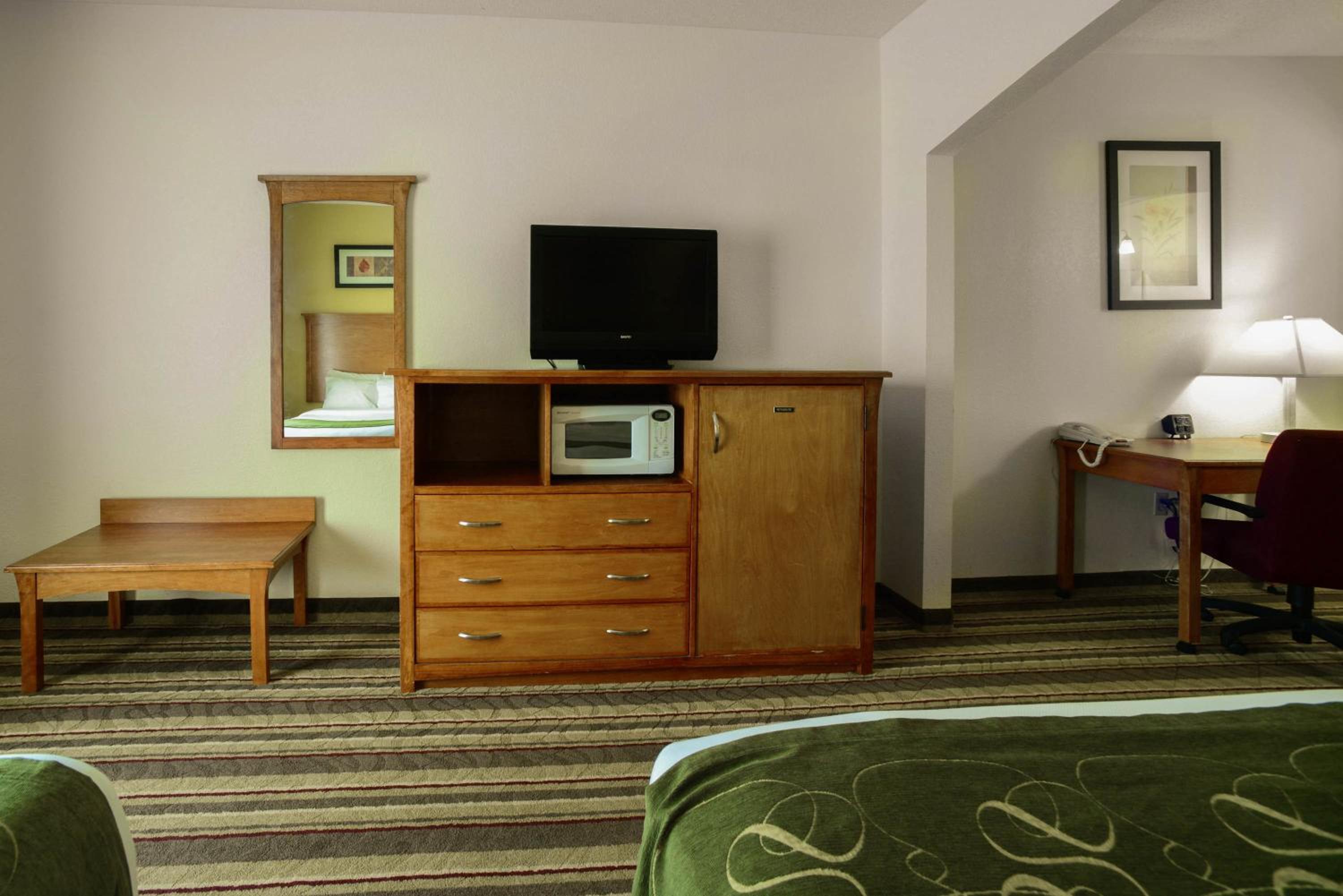 Double Room with Two Double Beds - Non-Smoking - Photo 2