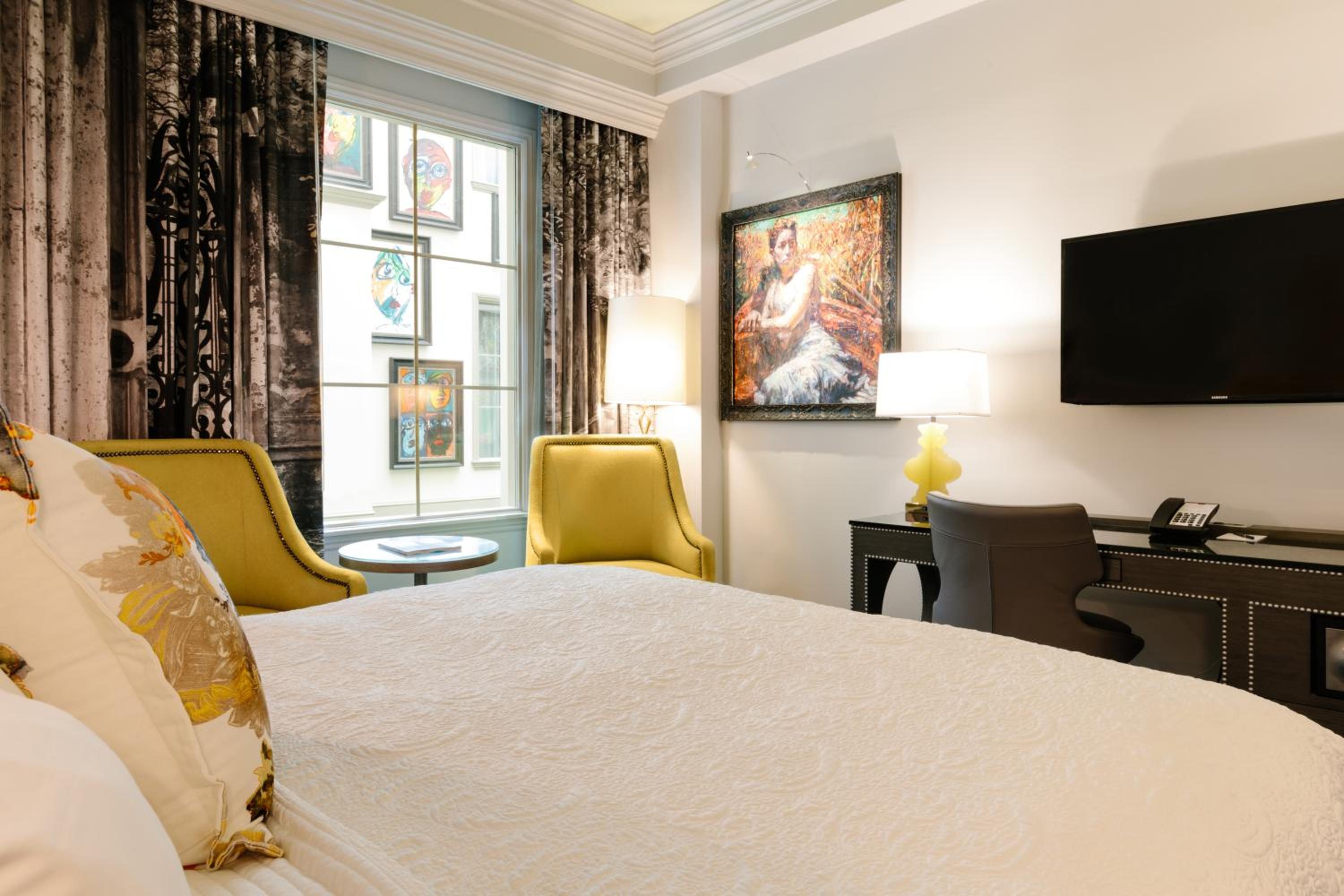 King Room with One King Bed (Non Smoking)