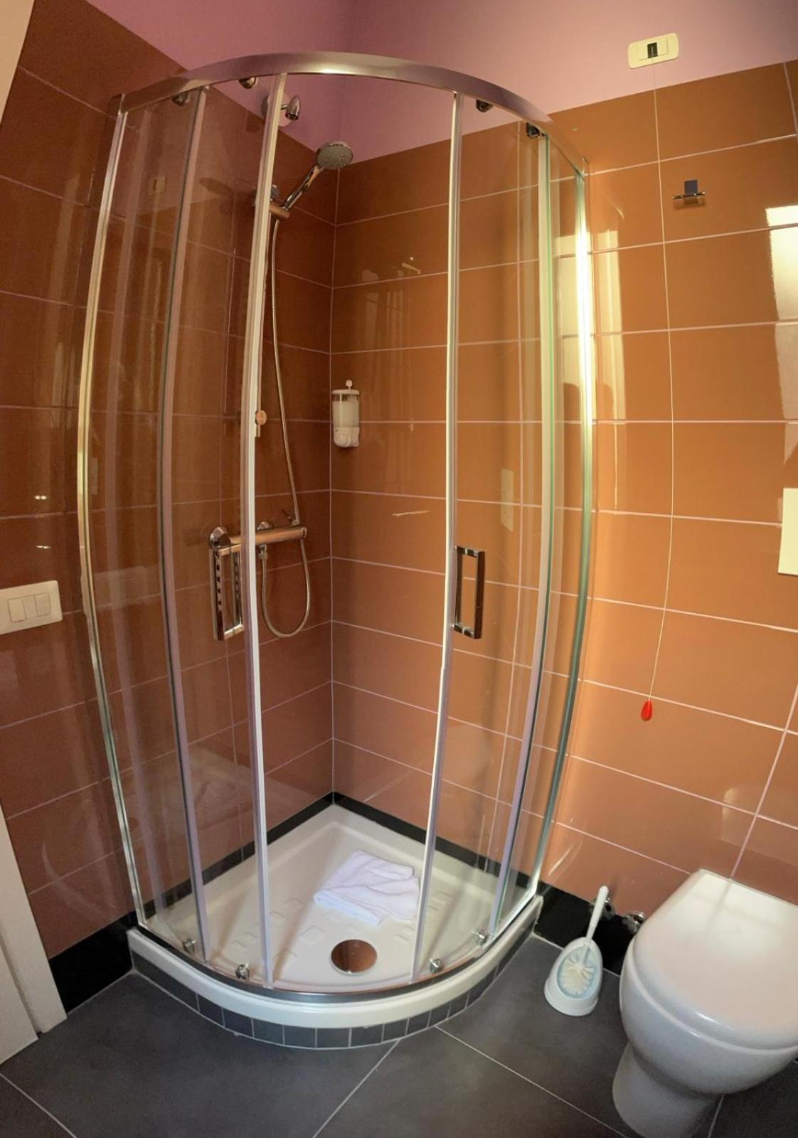 Double Room with Private External Bathroom photo 2