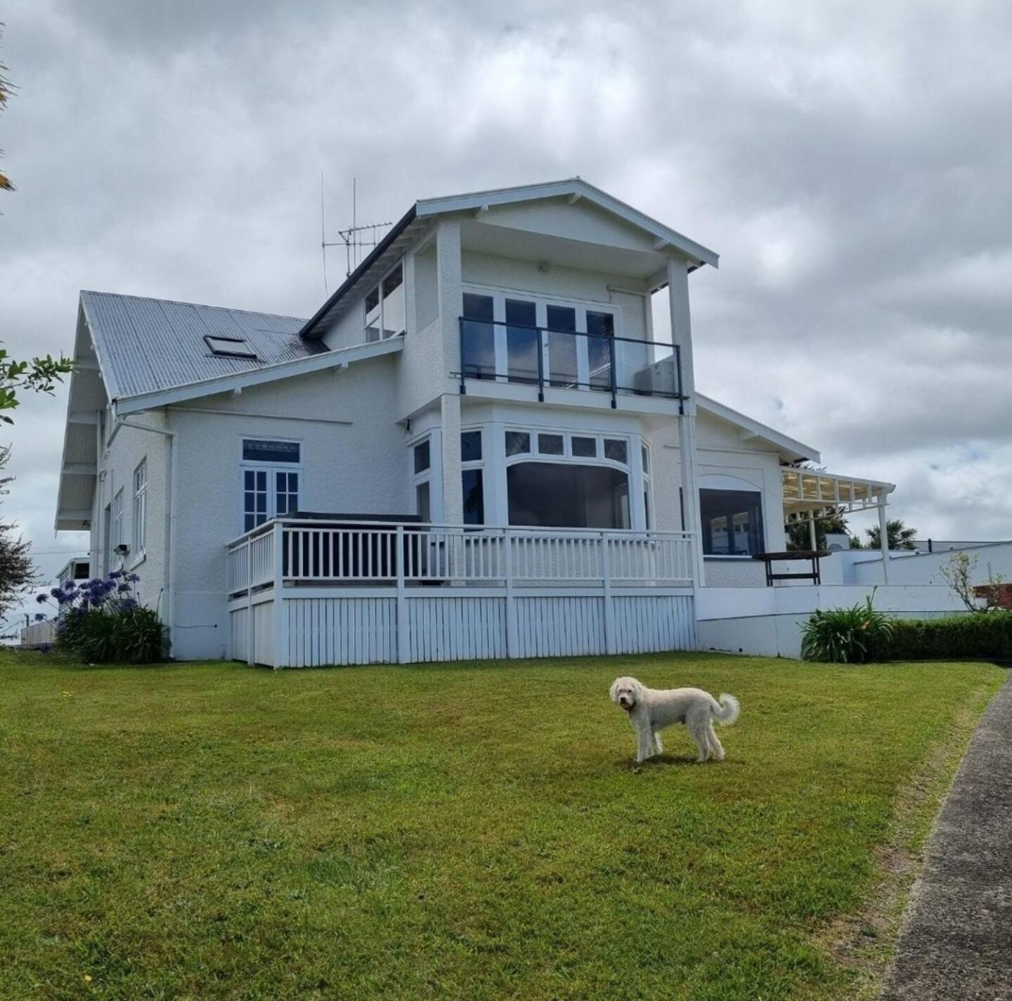 Five-Bedroom House photo 2