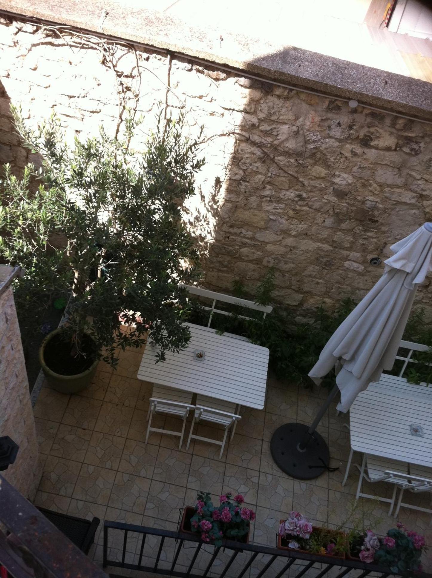 Double Room with Private Bathroom - Photo 16