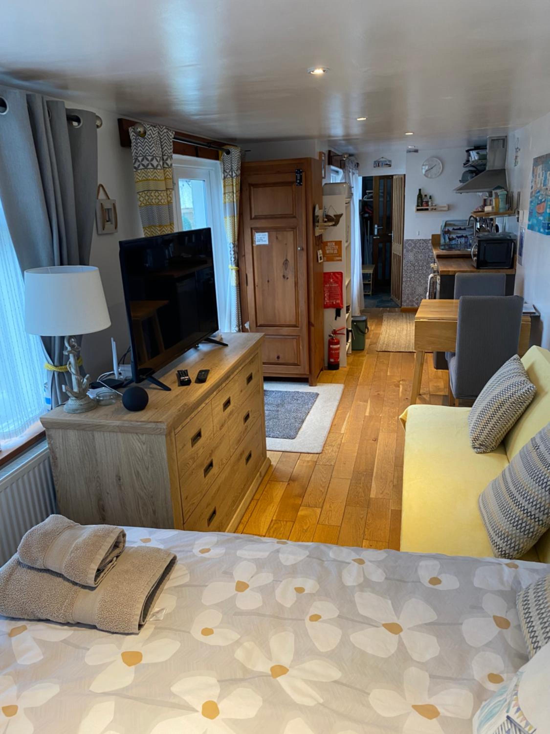 One-Bedroom House photo 1