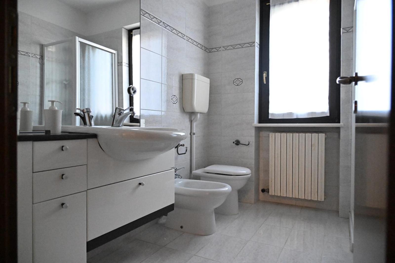 Three-Bedroom Apartment photo 2