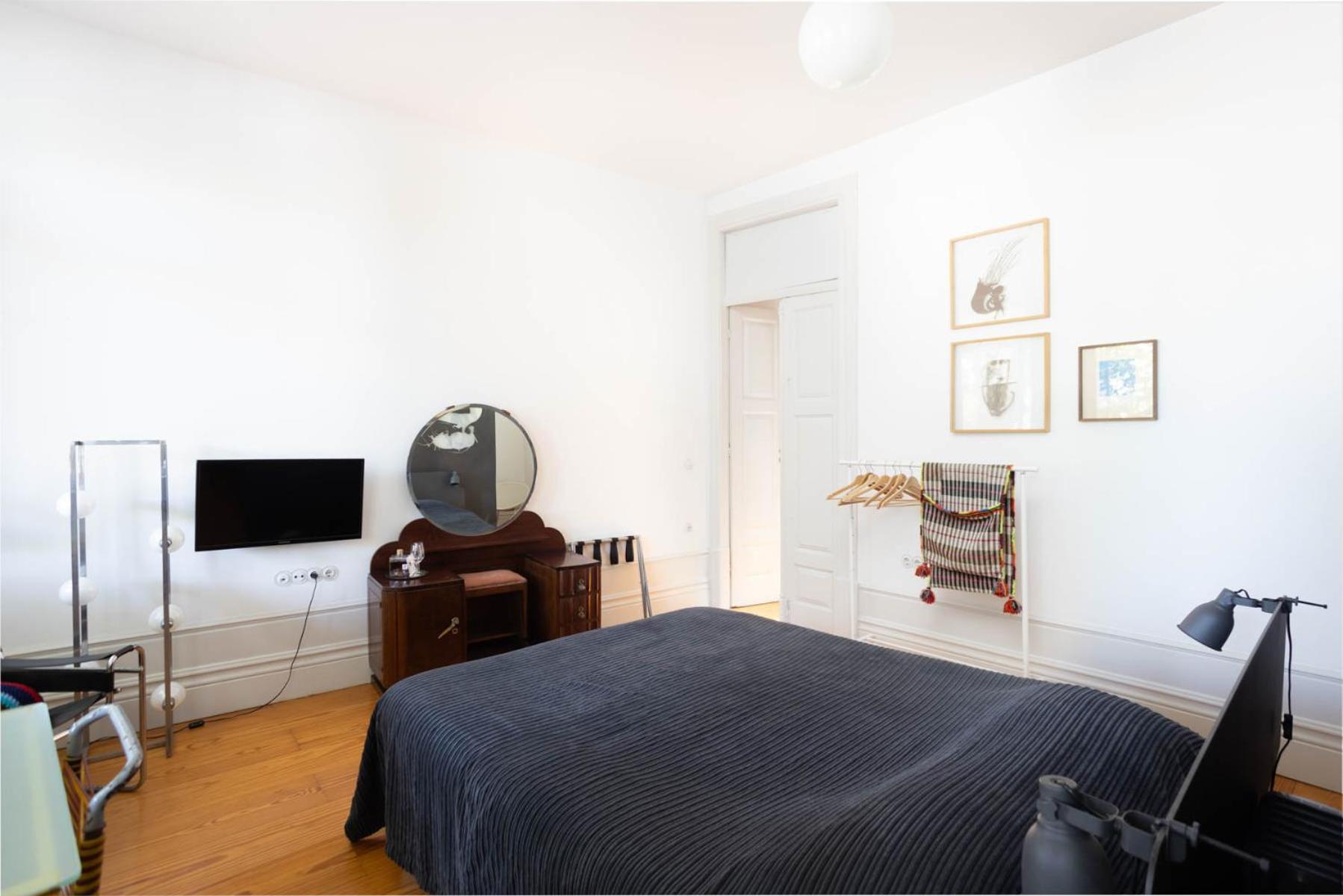 Deluxe Room (2 Adults + 1 Child) - Photo 29