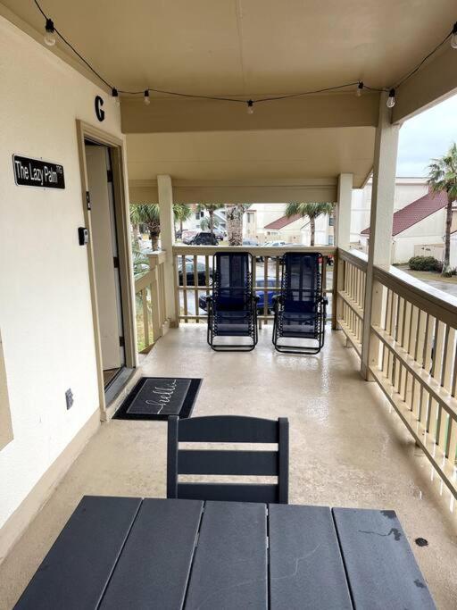 Apartment with Balcony photo 2