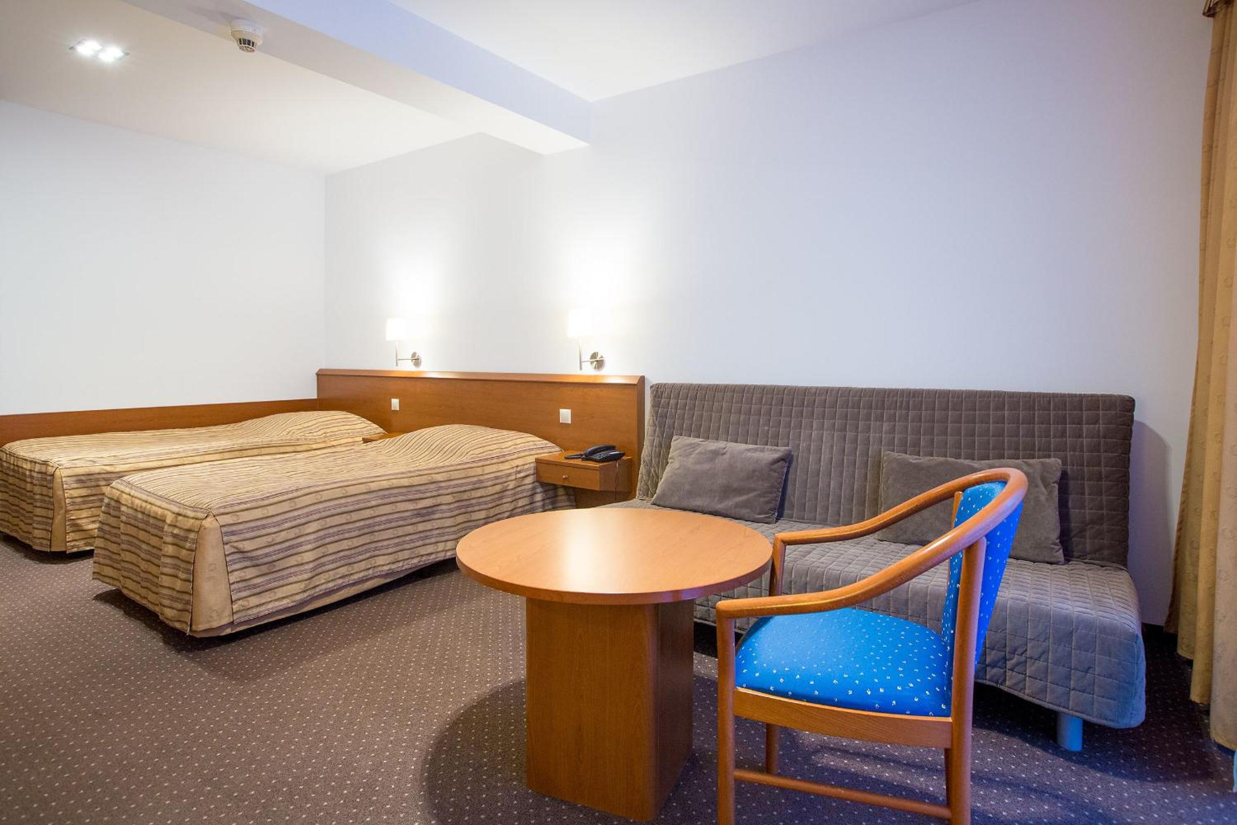 Double or Twin Room with Balcony and Sea View - Photo 2