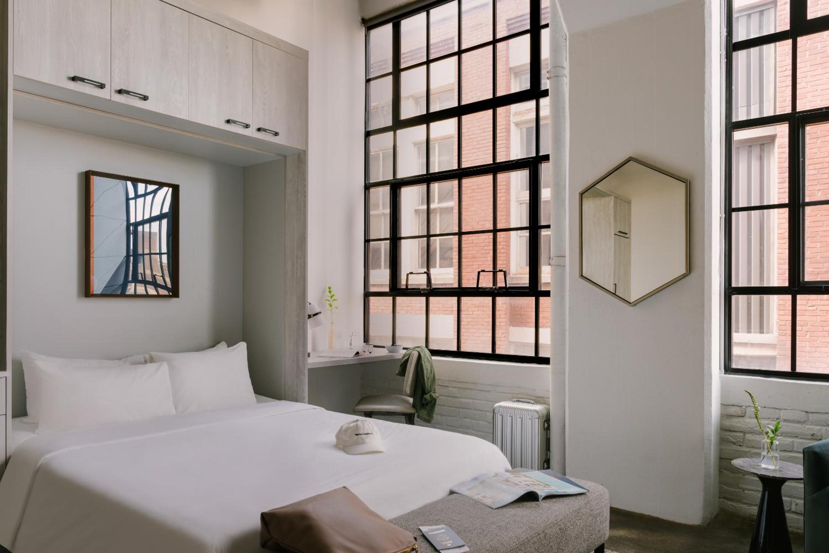 Studio Apartment With Queen Bed