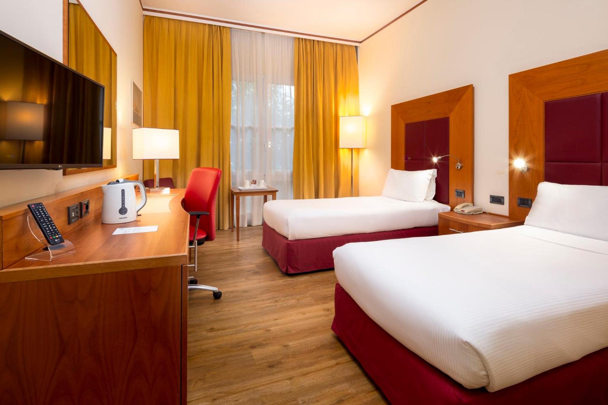 Standard Twin Room - Disability Access - Photo 6