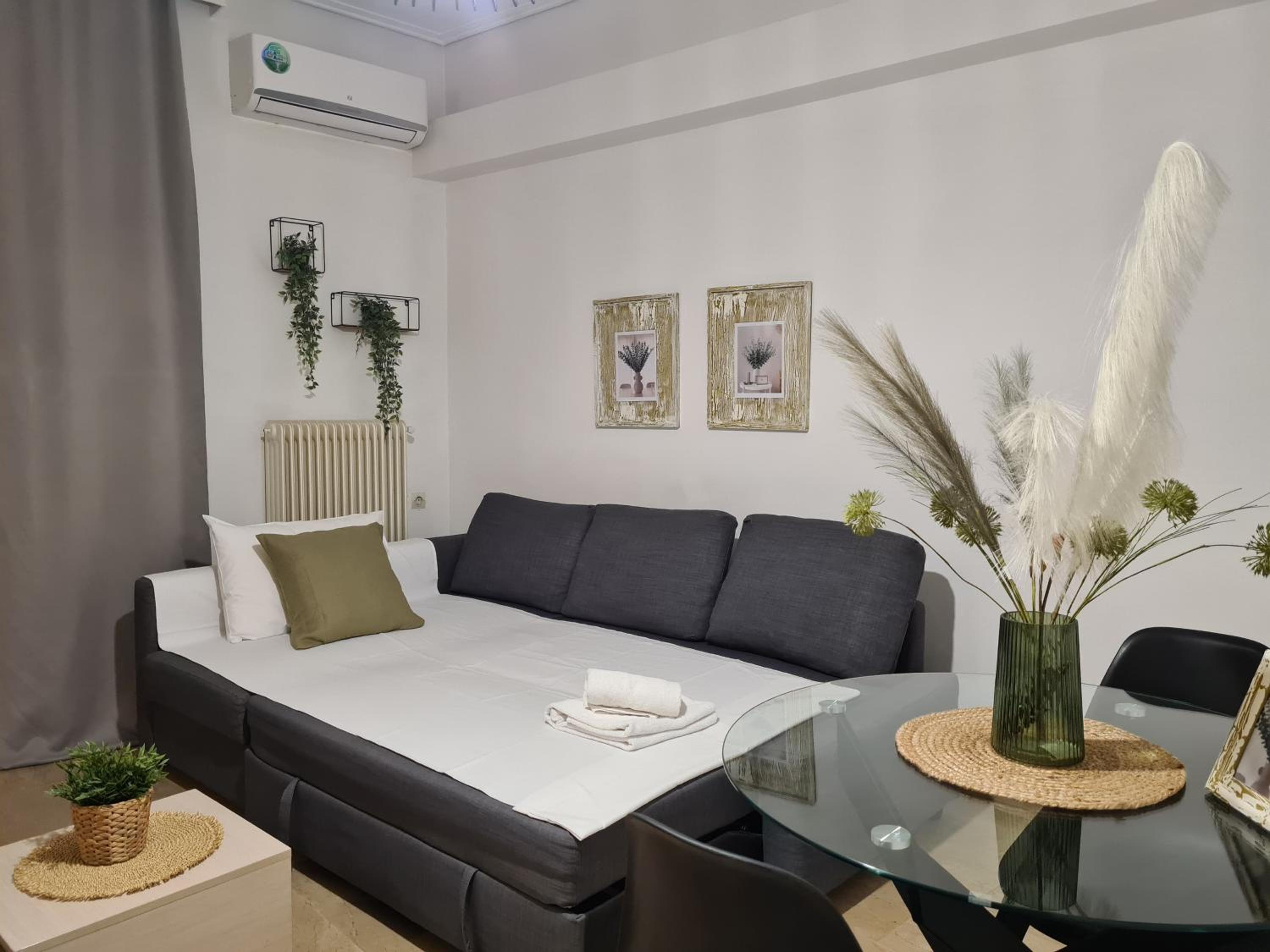 One-Bedroom Apartment - Photo 4