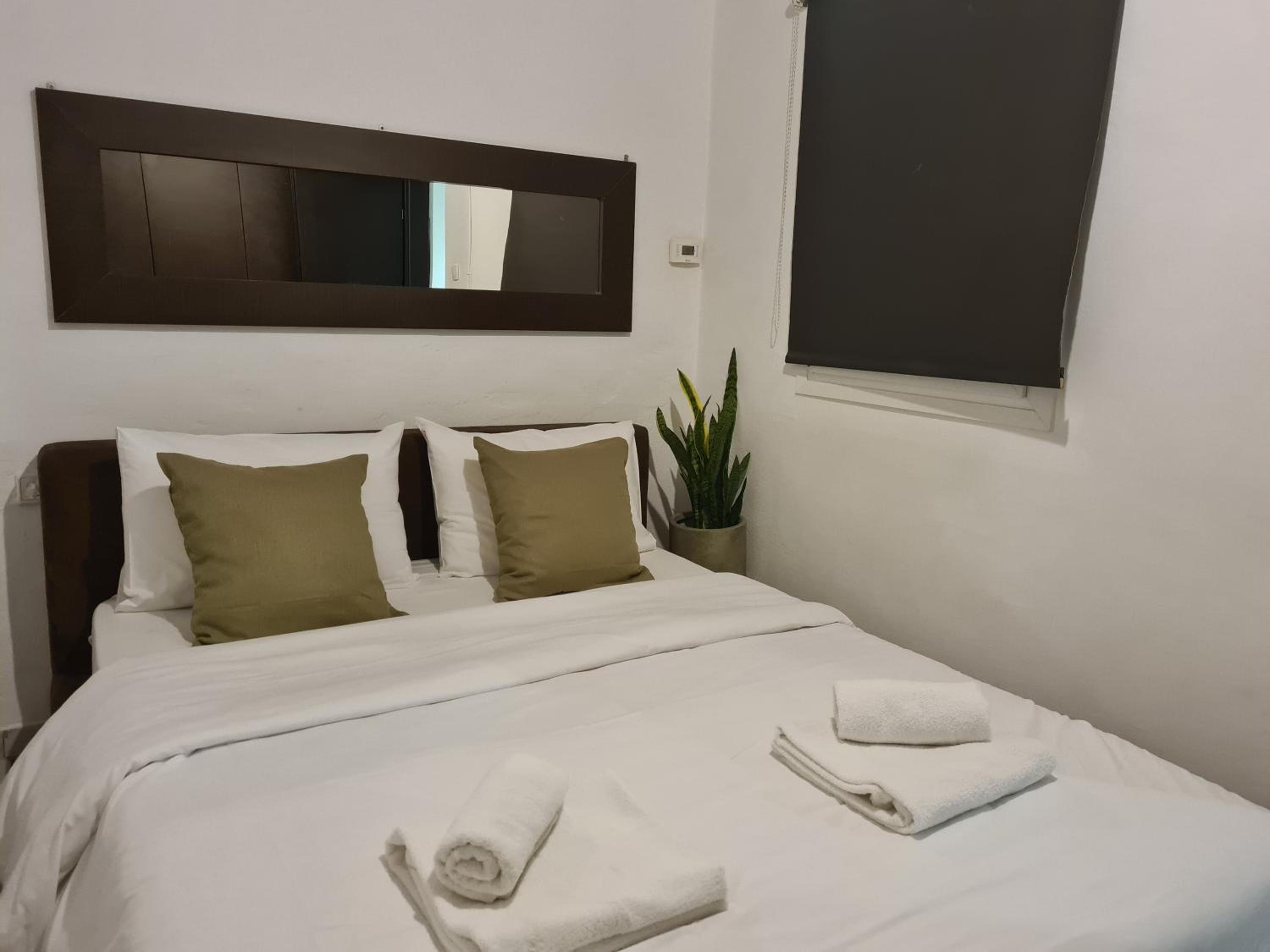 One-Bedroom Apartment - Photo 8