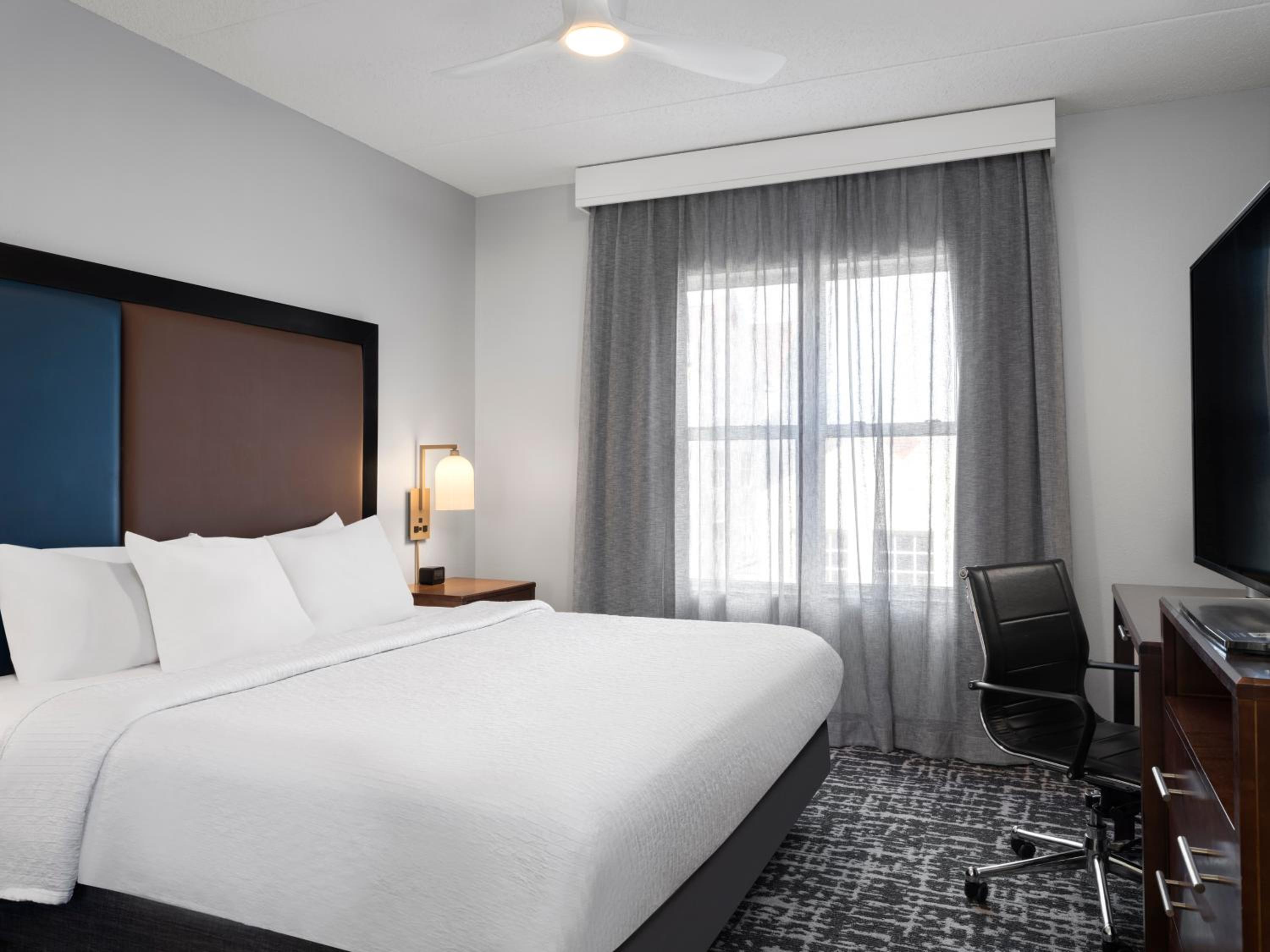 One-Bedroom King Suite - Non-Smoking - Photo 8
