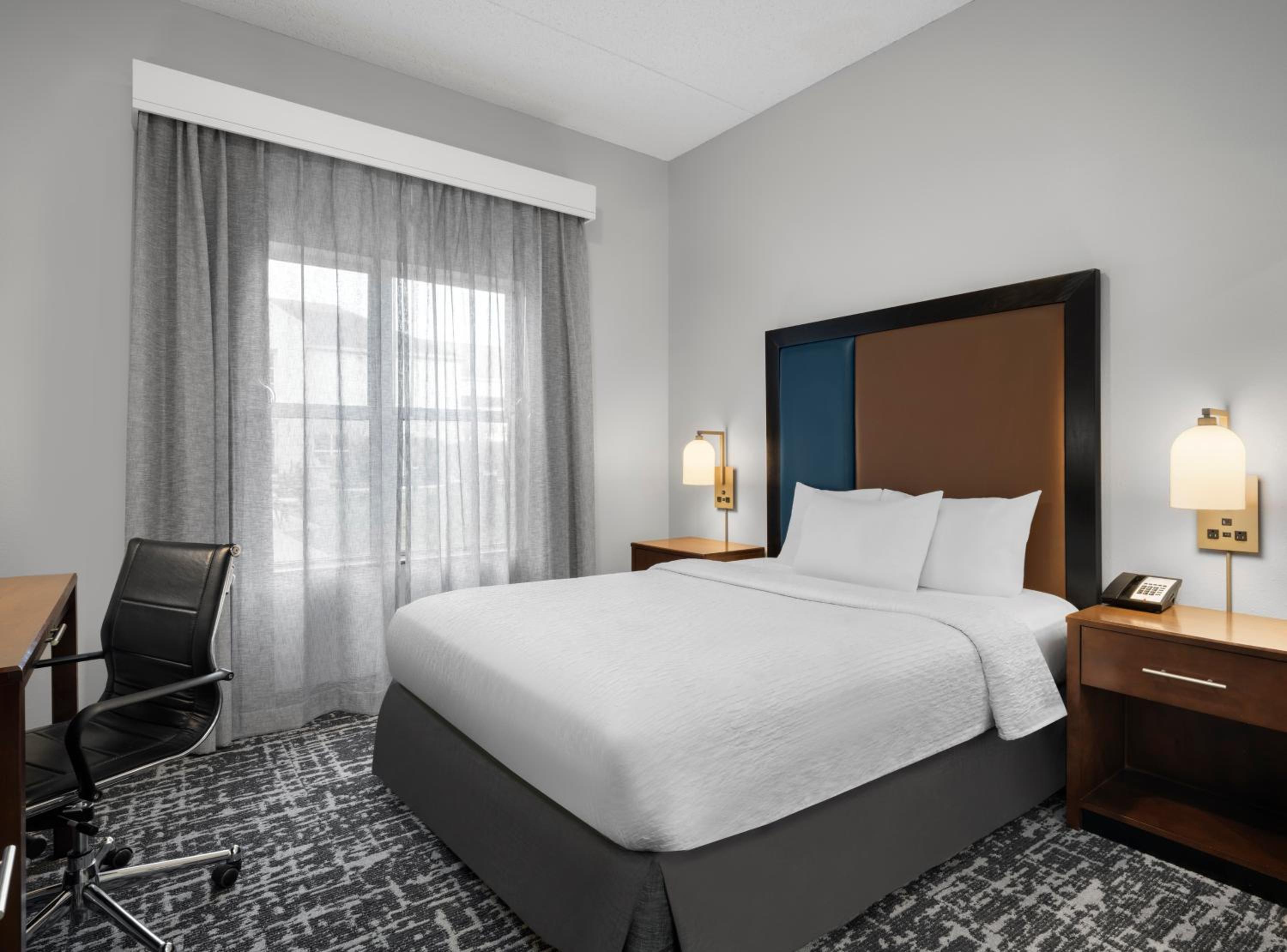 One-Bedroom King Suite - Non-Smoking - Photo 10
