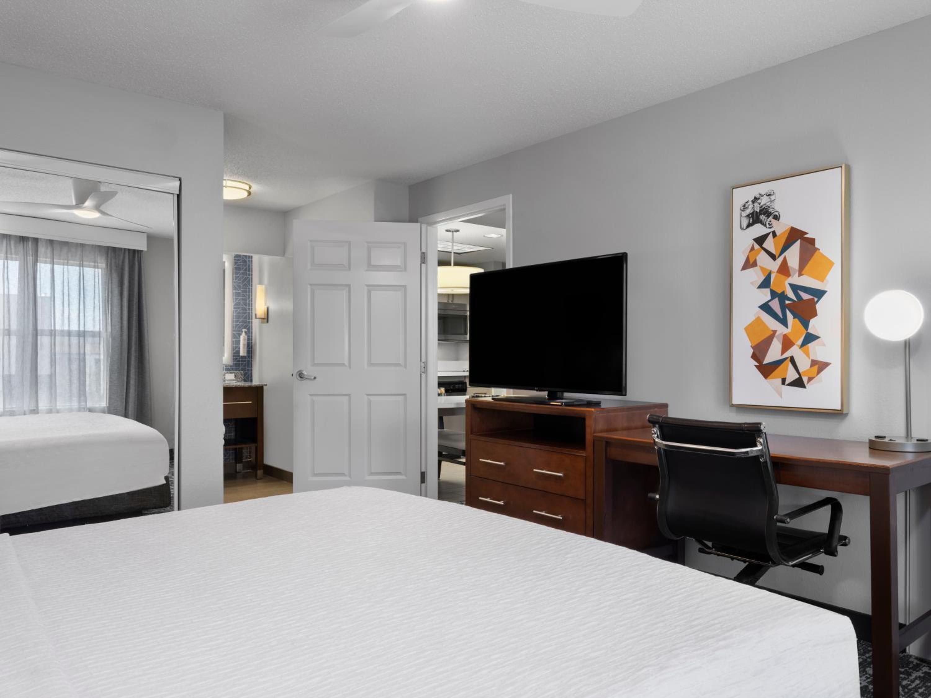 One-Bedroom King Suite - Non-Smoking - Photo 9