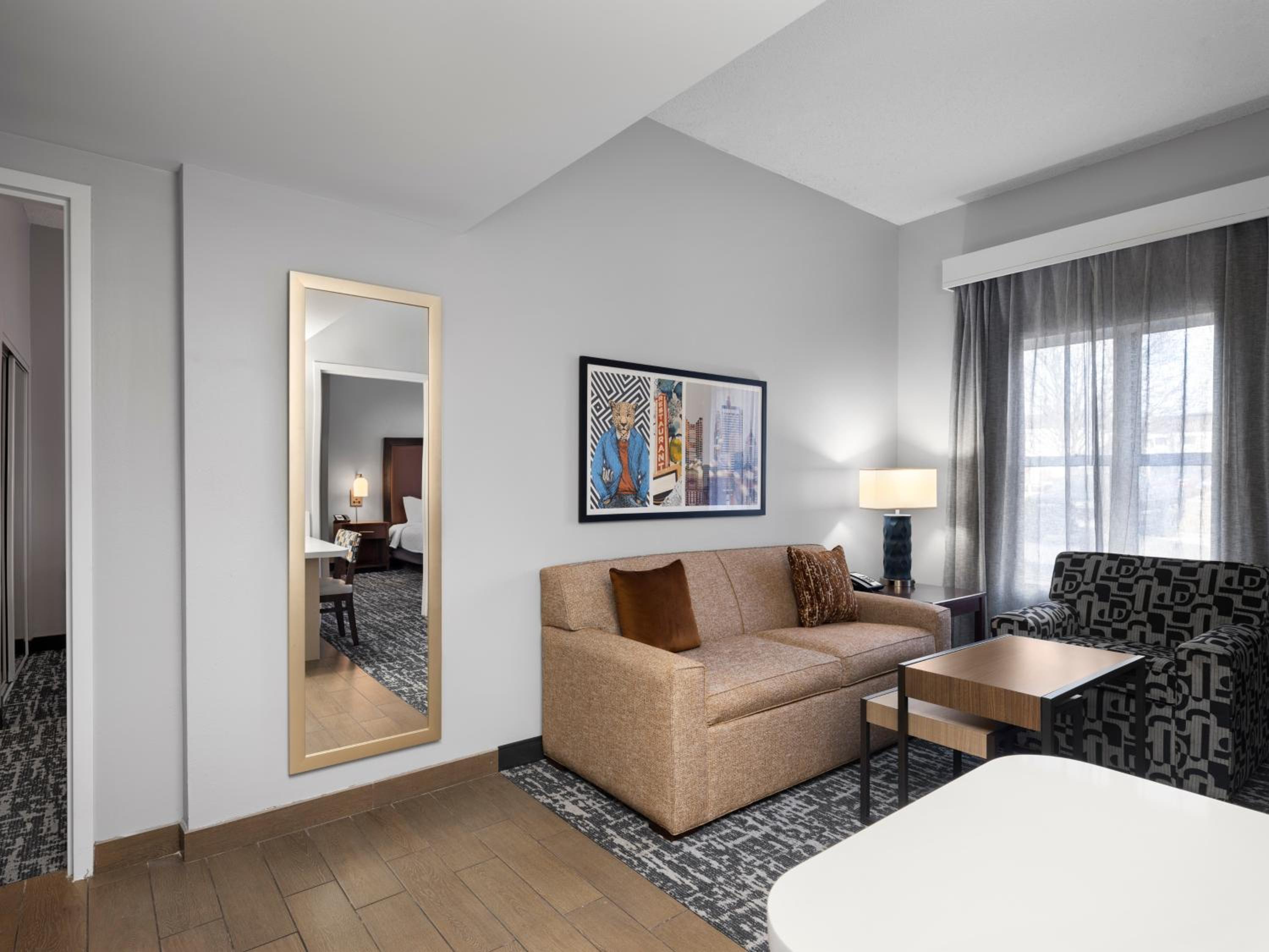 One-Bedroom King Suite - Non-Smoking - Photo 7