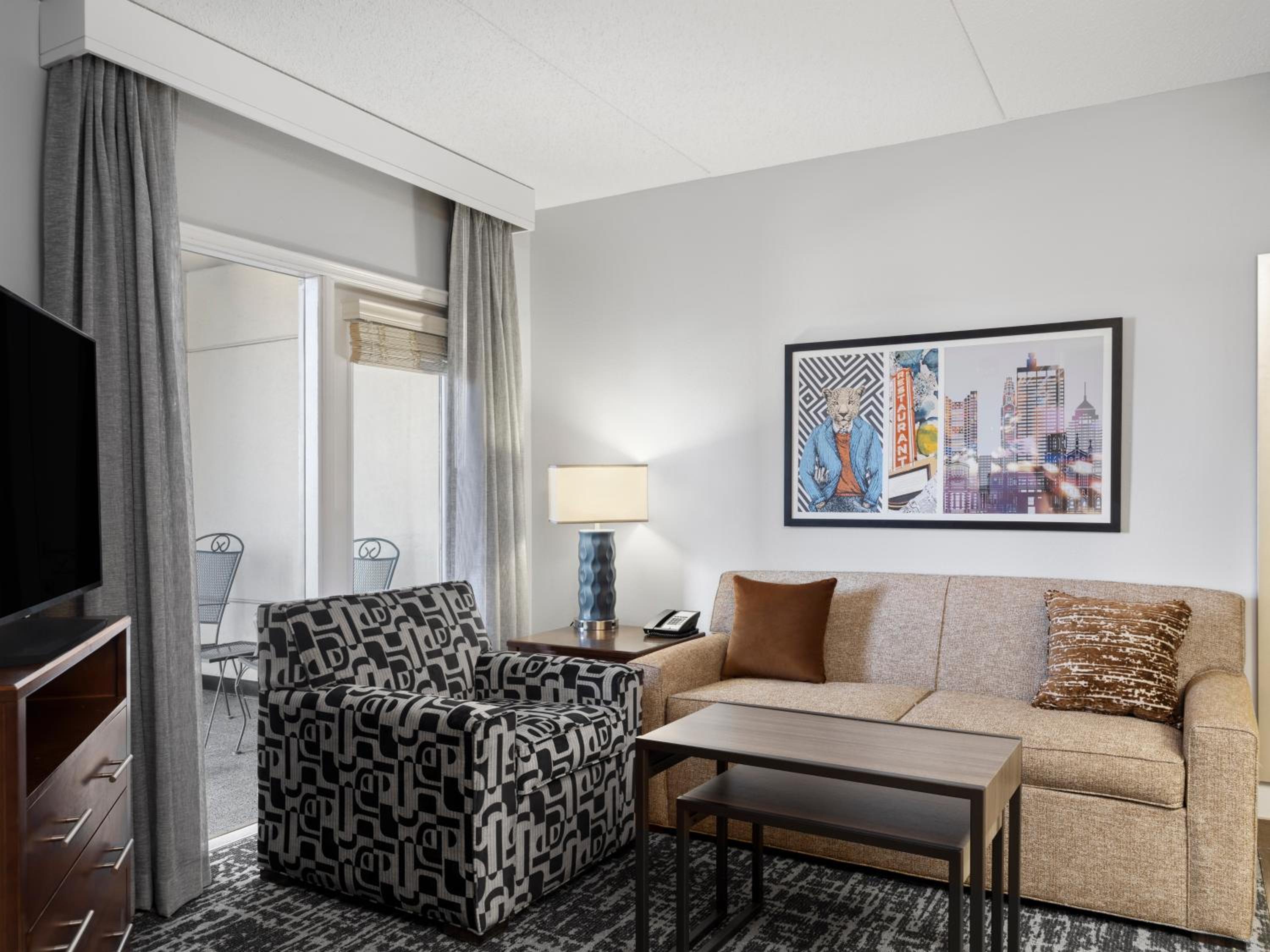 King Suite with Balcony - Photo 7