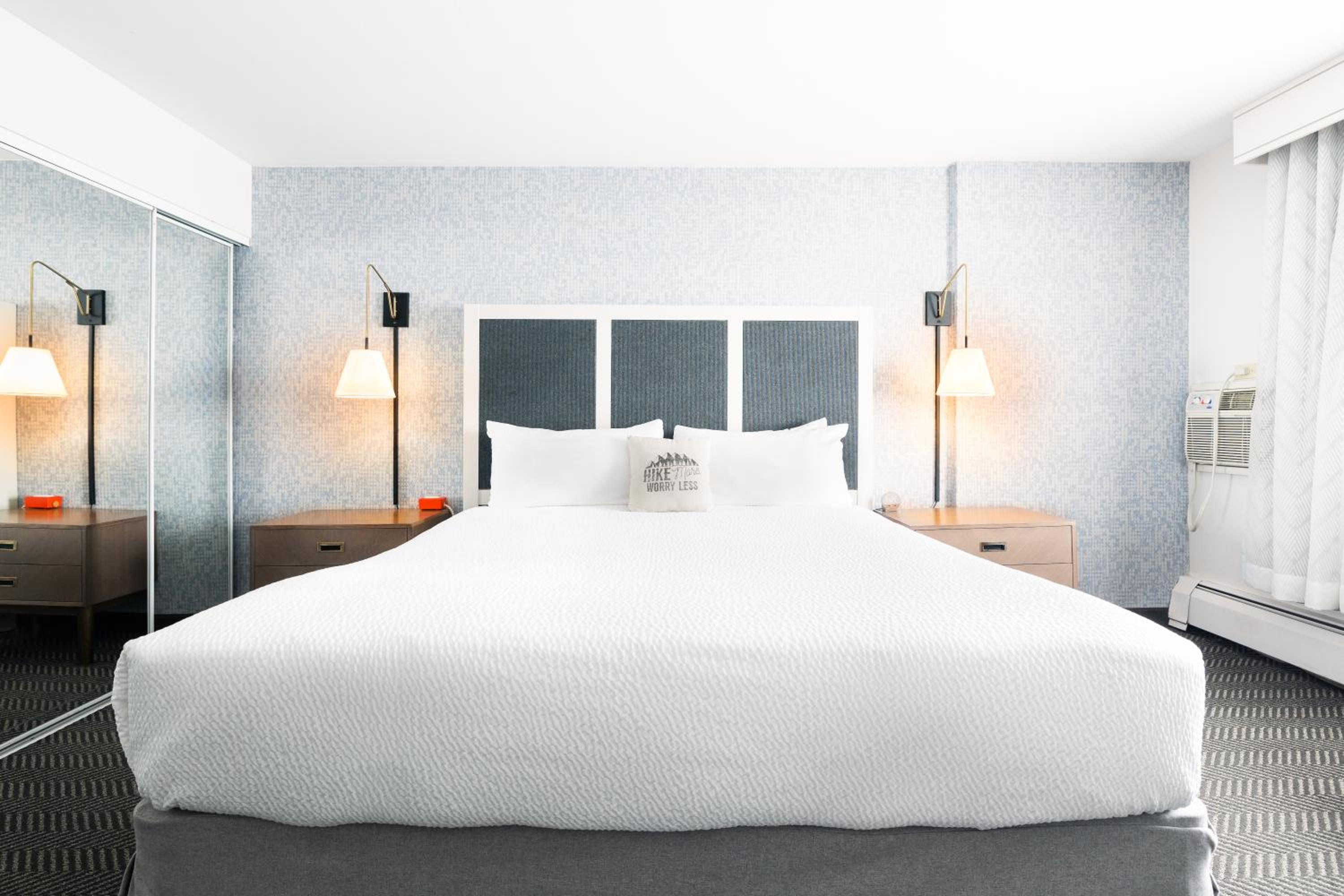 Deluxe King Room - Photo 1