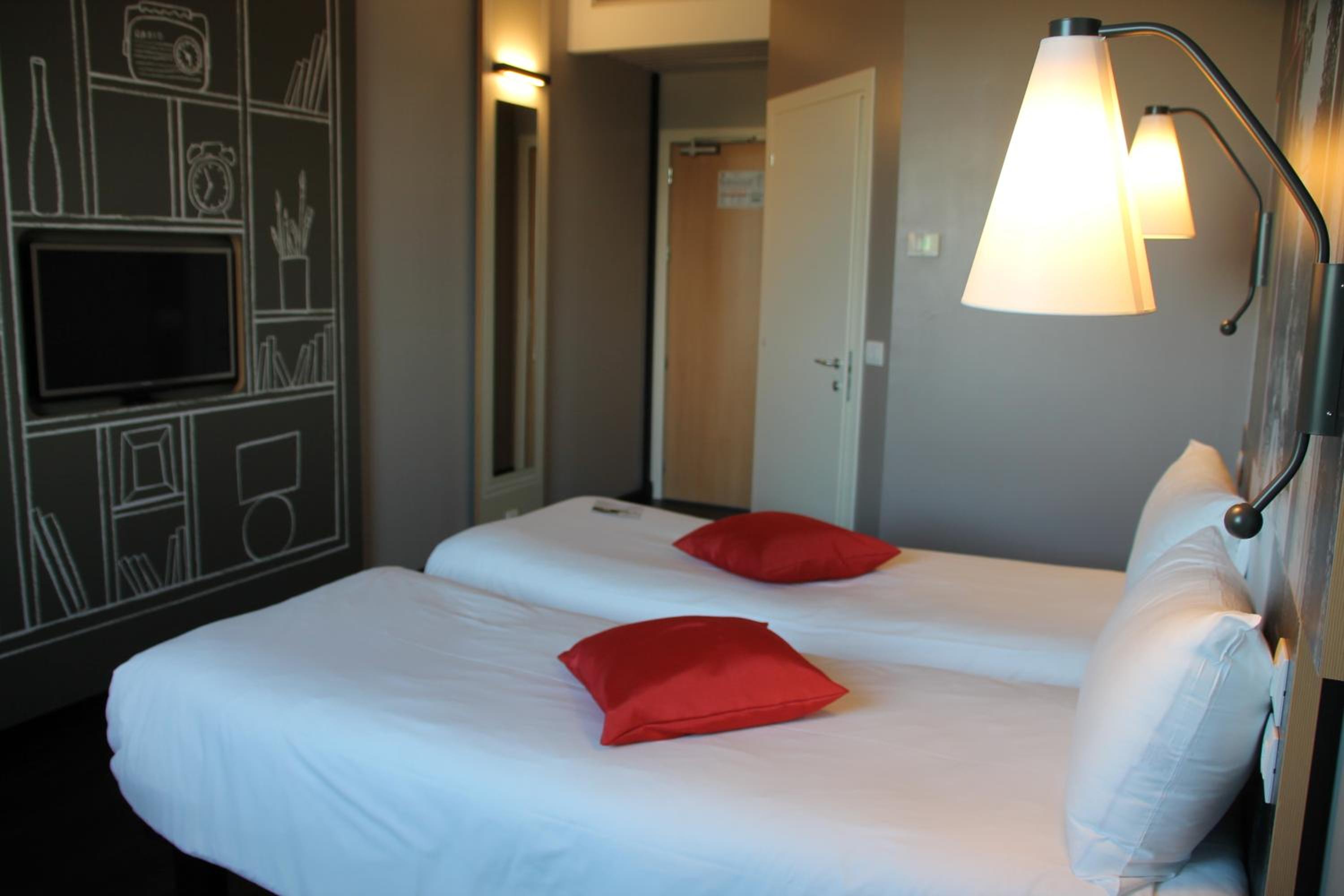 Standard Room with Two Single Beds photo 3