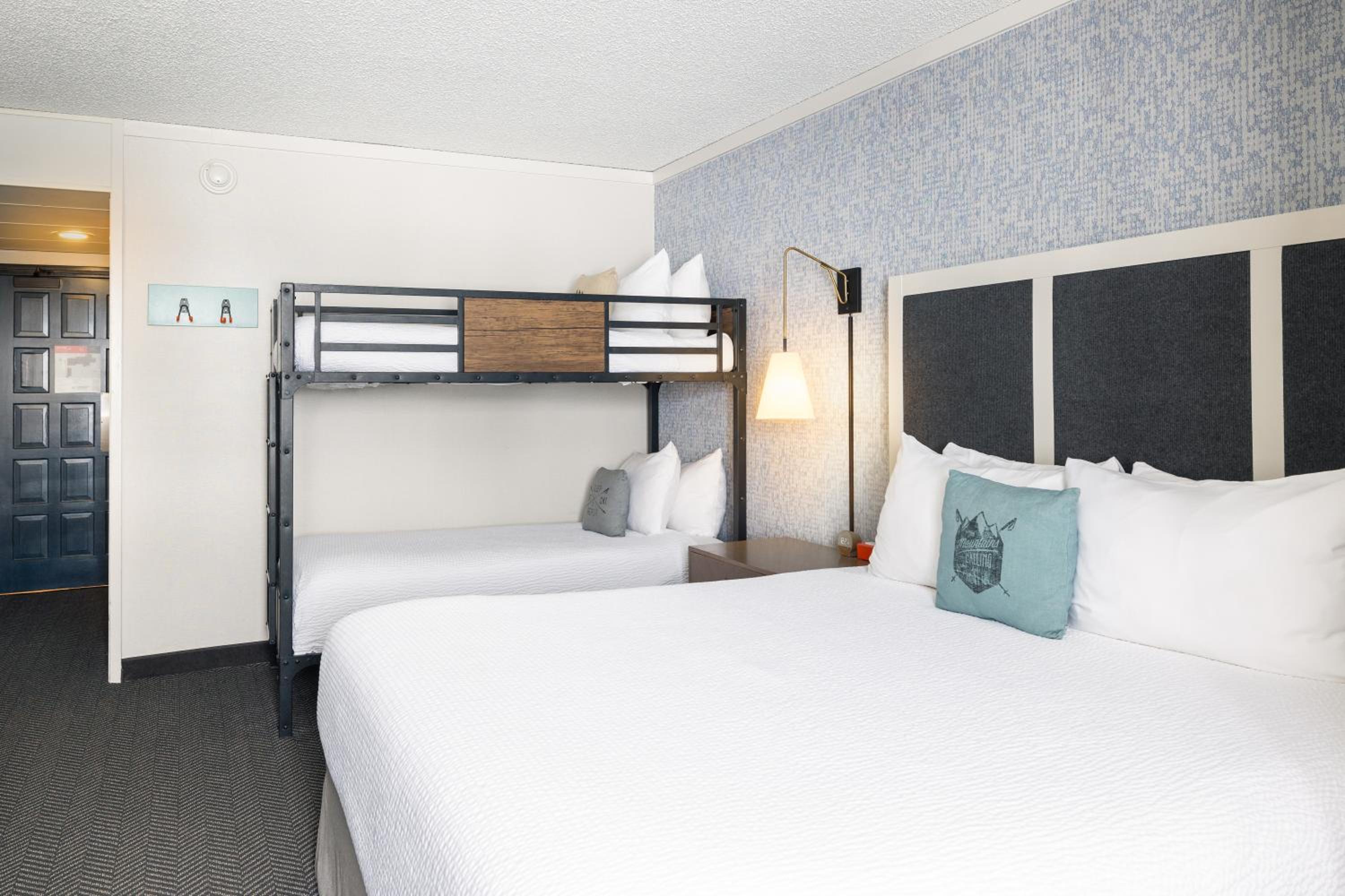 Deluxe Room | King + Twin Bunks - Photo 1