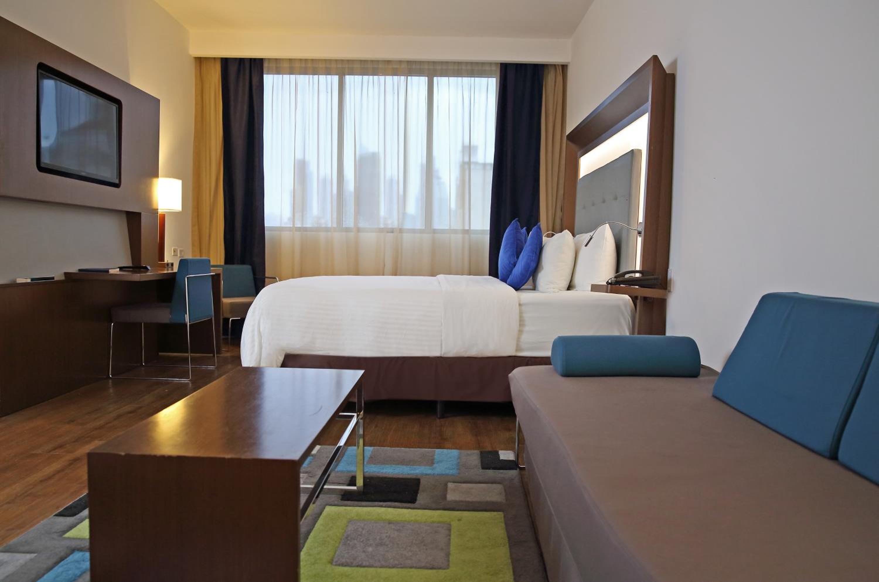 Executive Room with Two Double Beds and Sofa Bed thumbnail 5