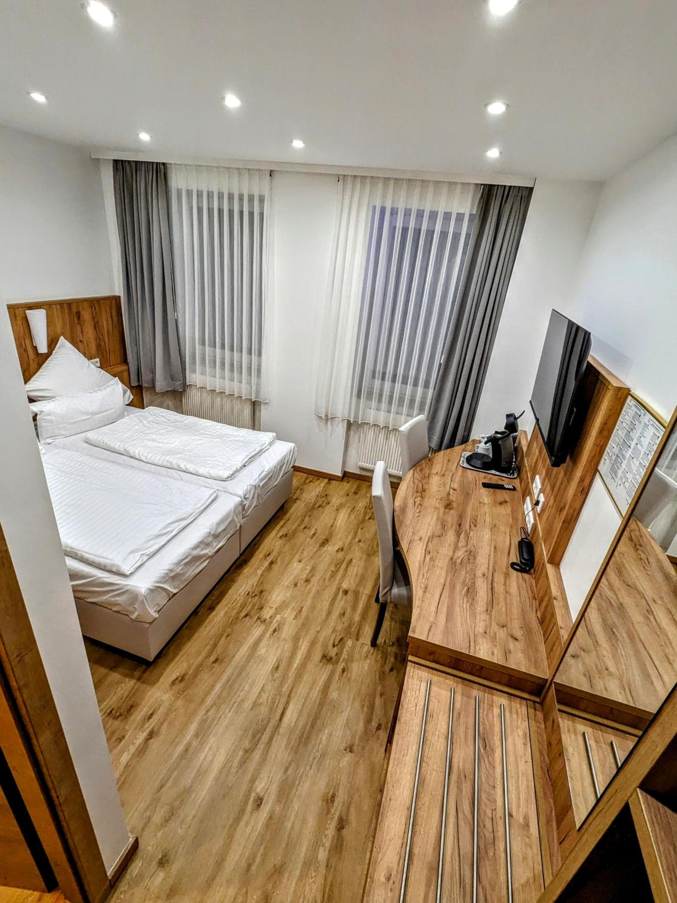 Double Room - Photo 15