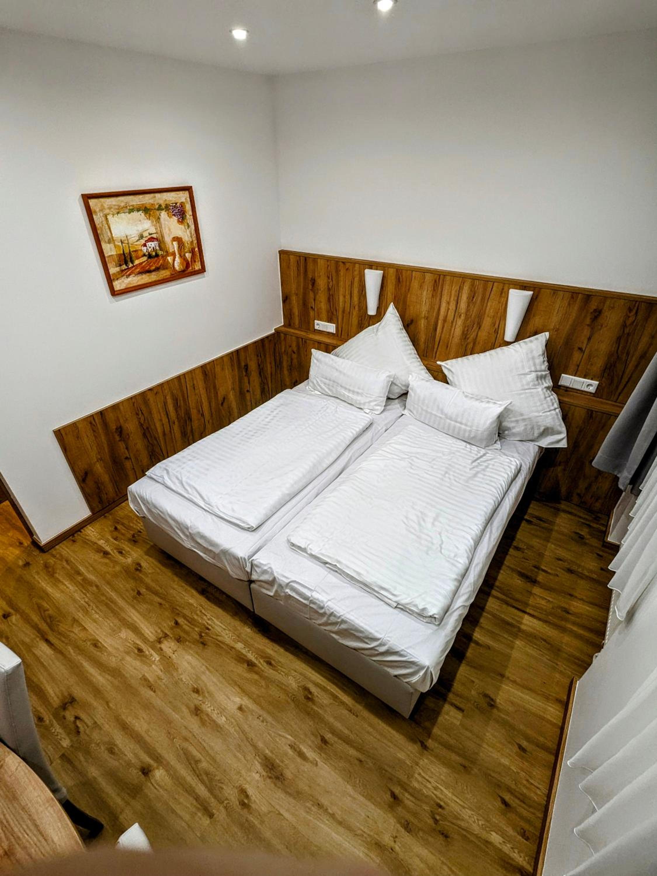 Double Room - Photo 4