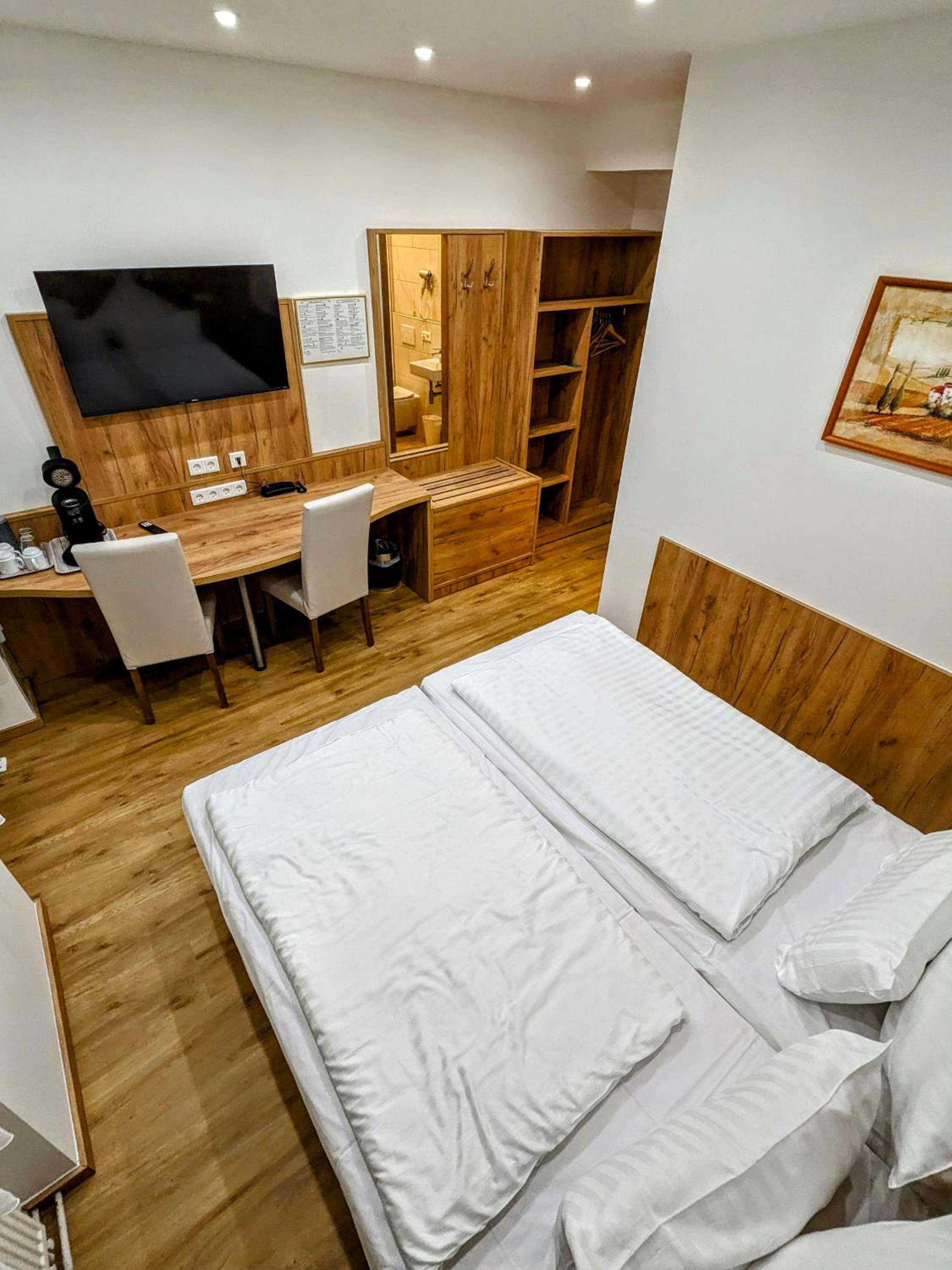 Double Room - Photo 1