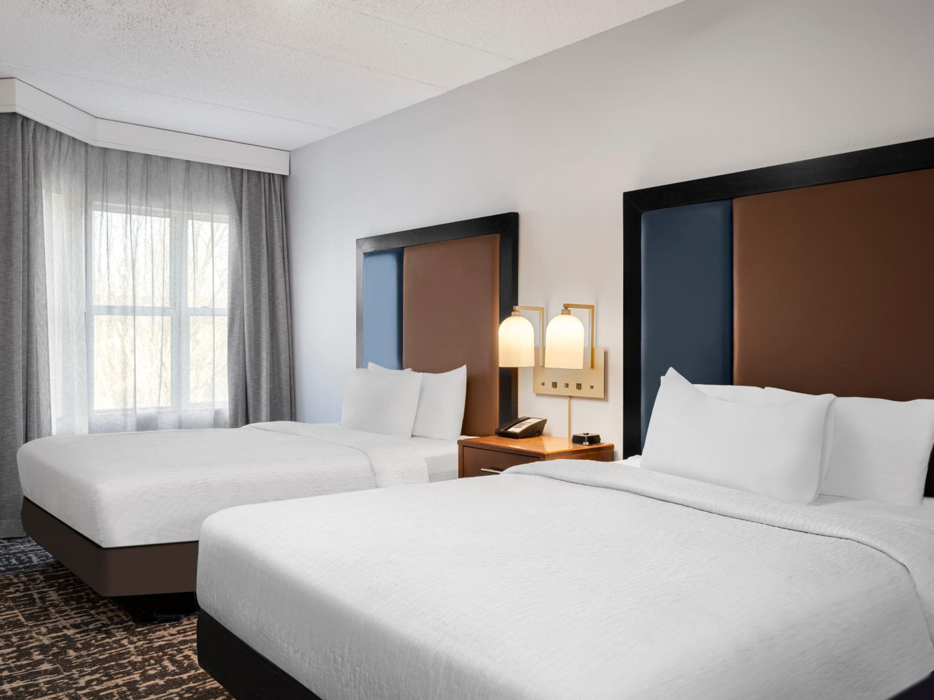 One-Bedroom Queen Suite with Two Queen Beds - Non-Smoking - Photo 12