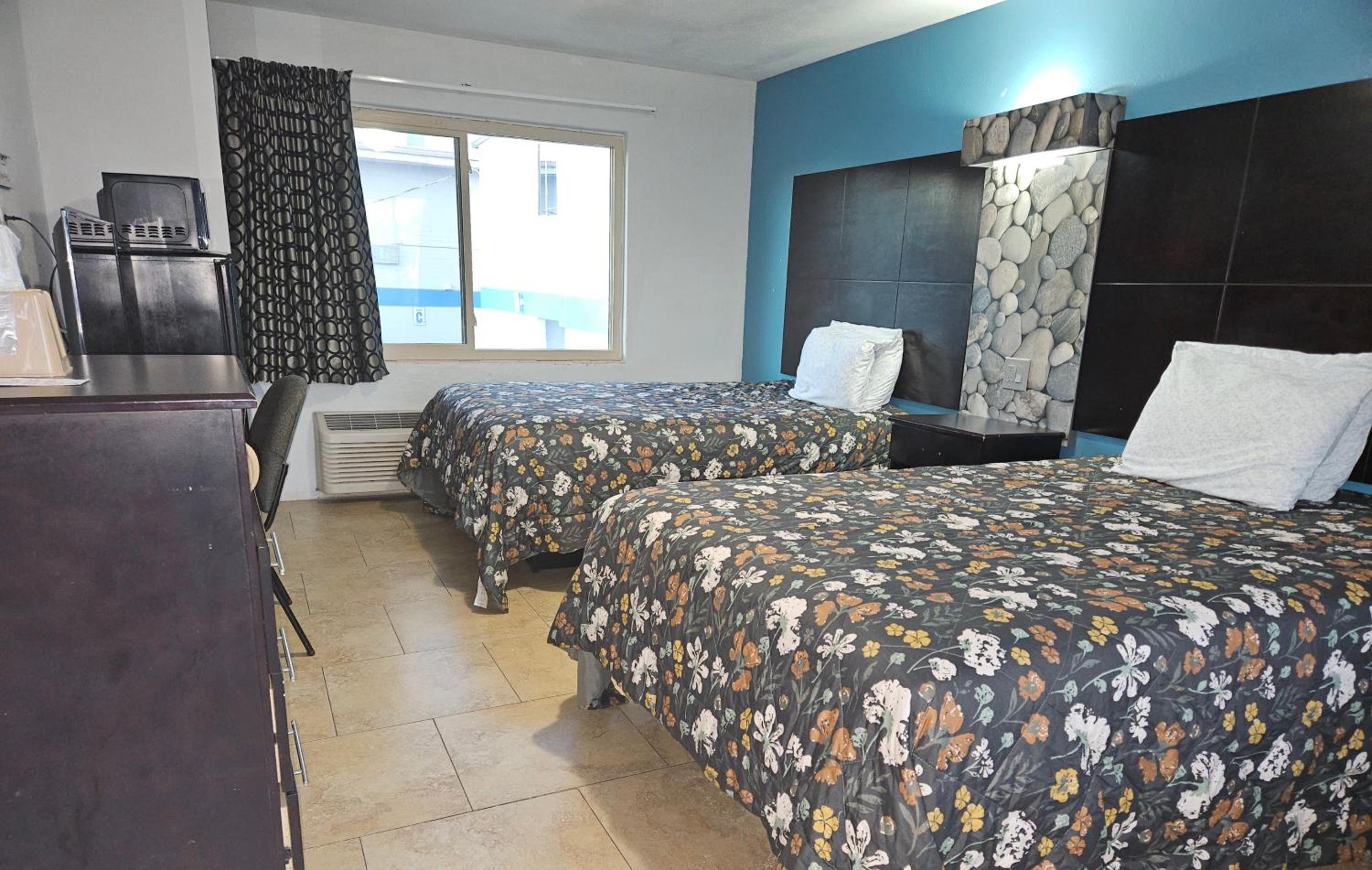 Standard Double Room - No View - Photo 4