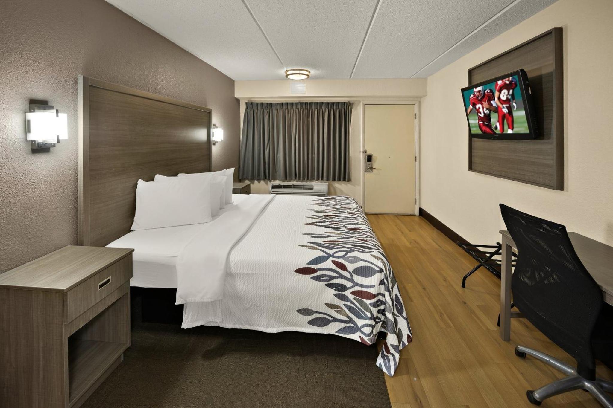 Standard Room with One Double Bed Disability Access Smoke Free - Photo 2