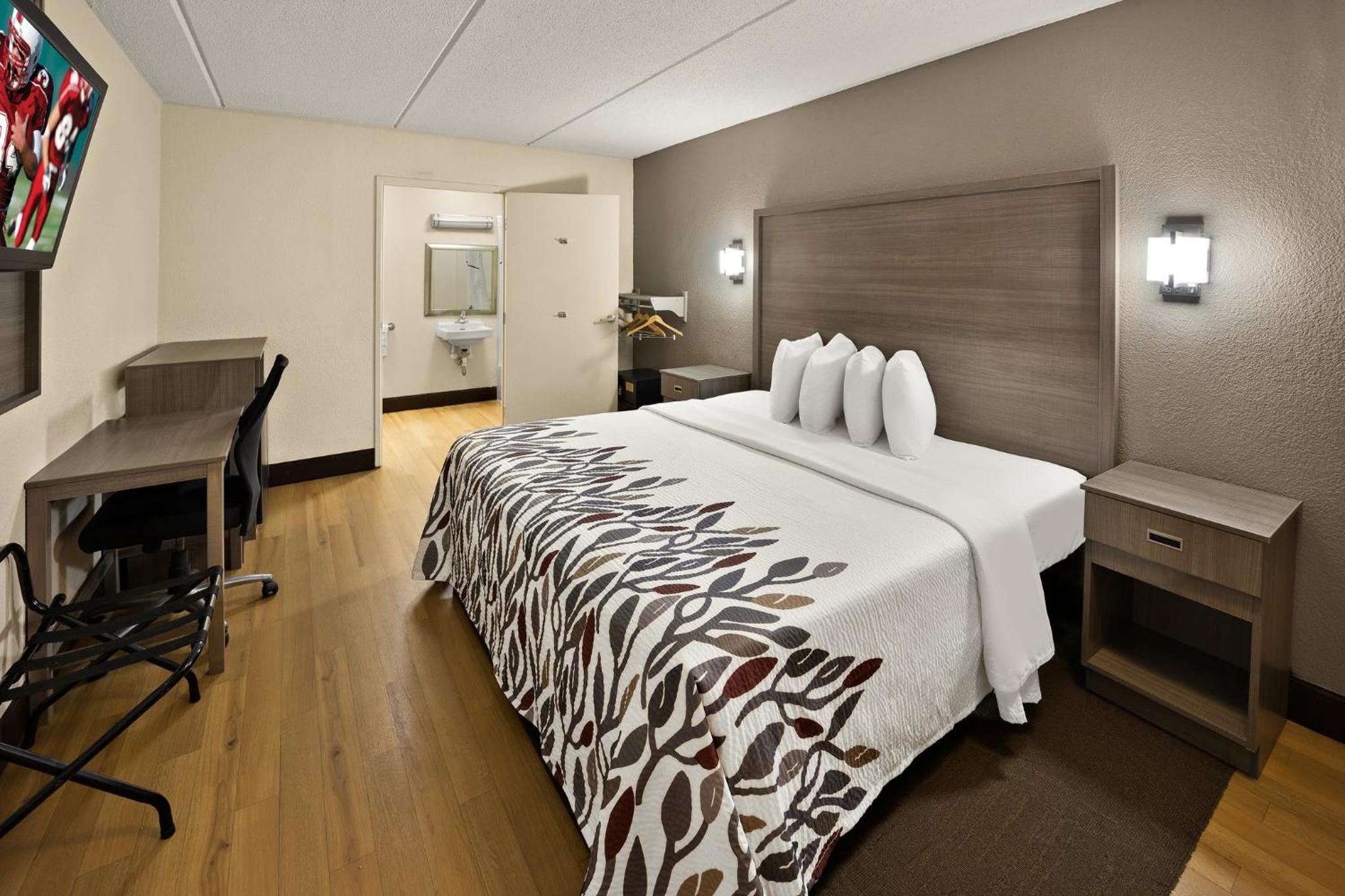 Standard Room with One Double Bed Disability Access Smoke Free - Photo 1