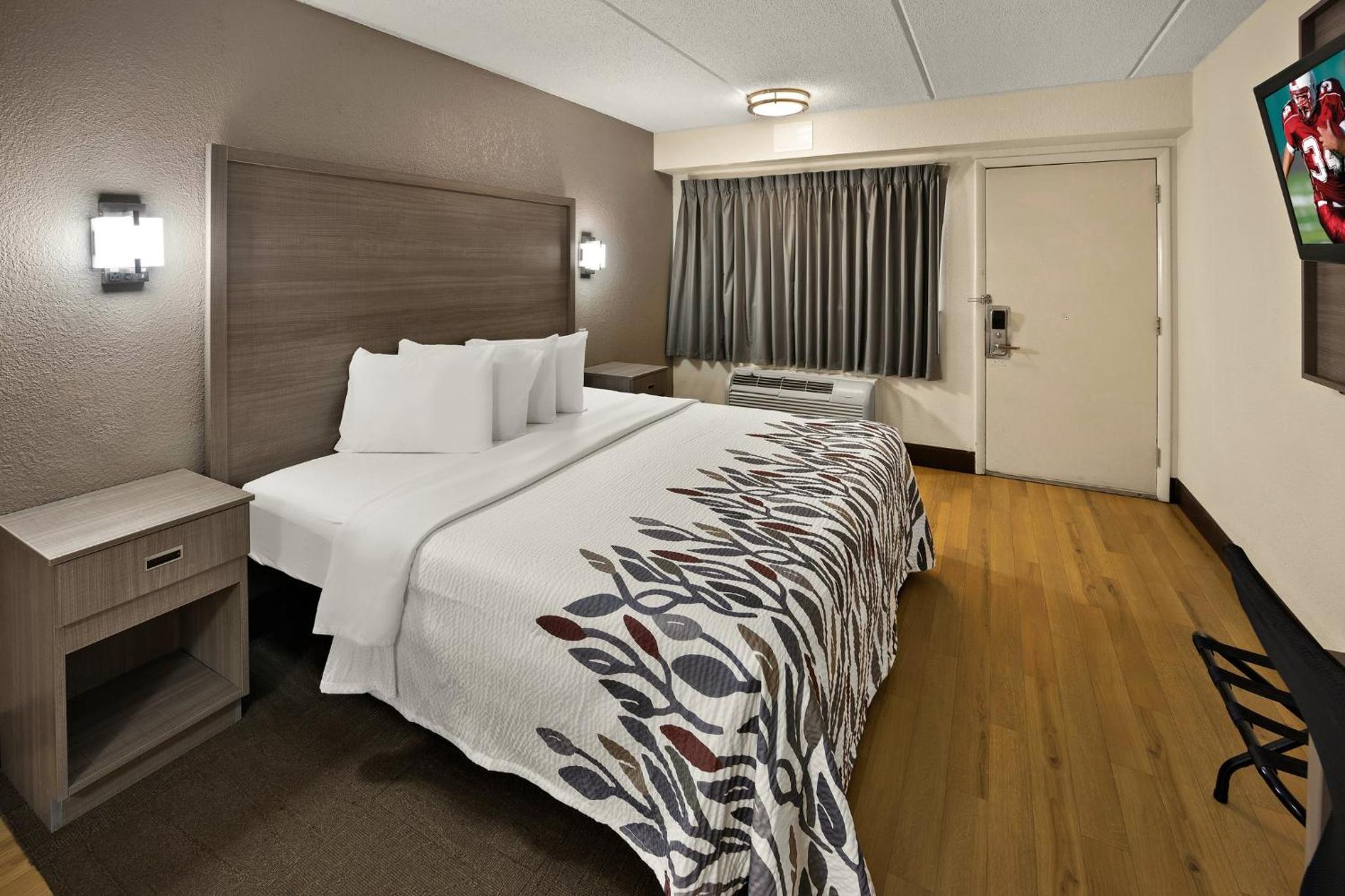 Standard Room with One Double Bed Disability Access Smoke Free - Photo 4