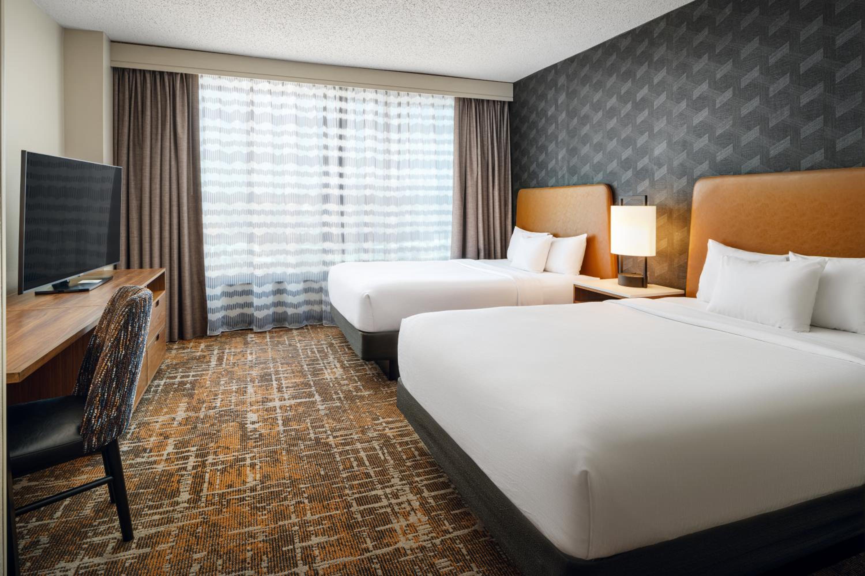 Two-Room Queen Suite with Two Queen Beds - Photo 5