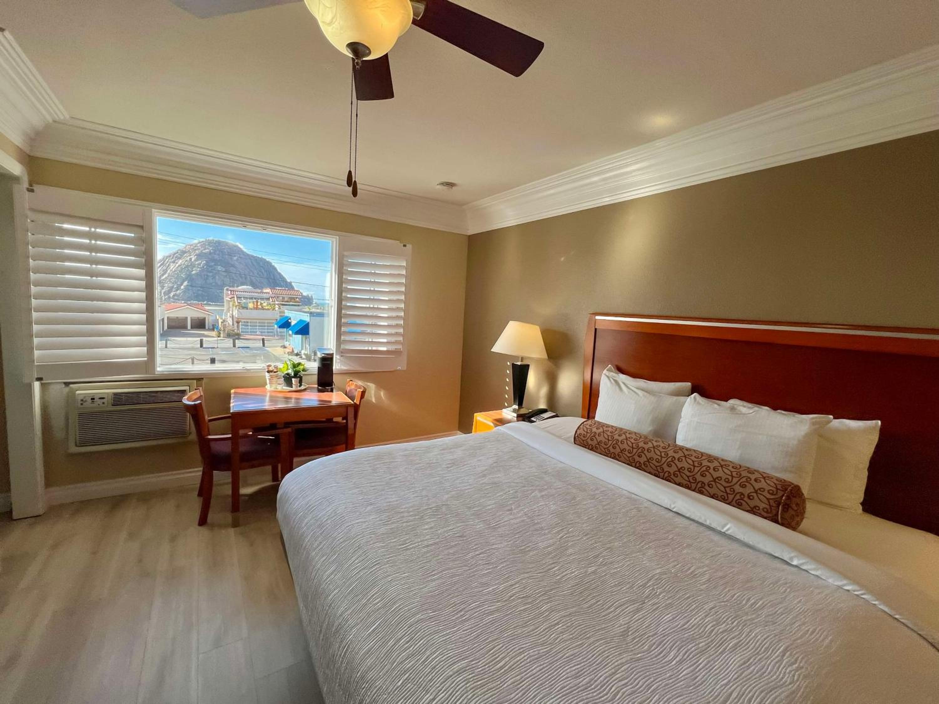 King Room with Partial Ocean View - Non-Smoking photo 2