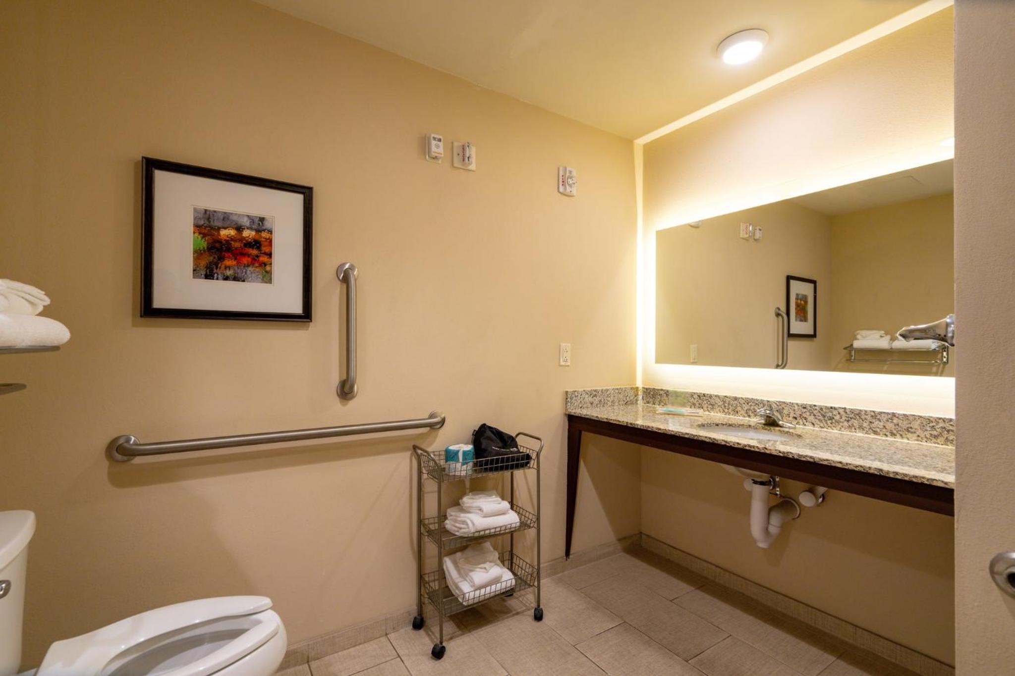 Queen Room with Two Queen Beds and Mobility Accessible Tub