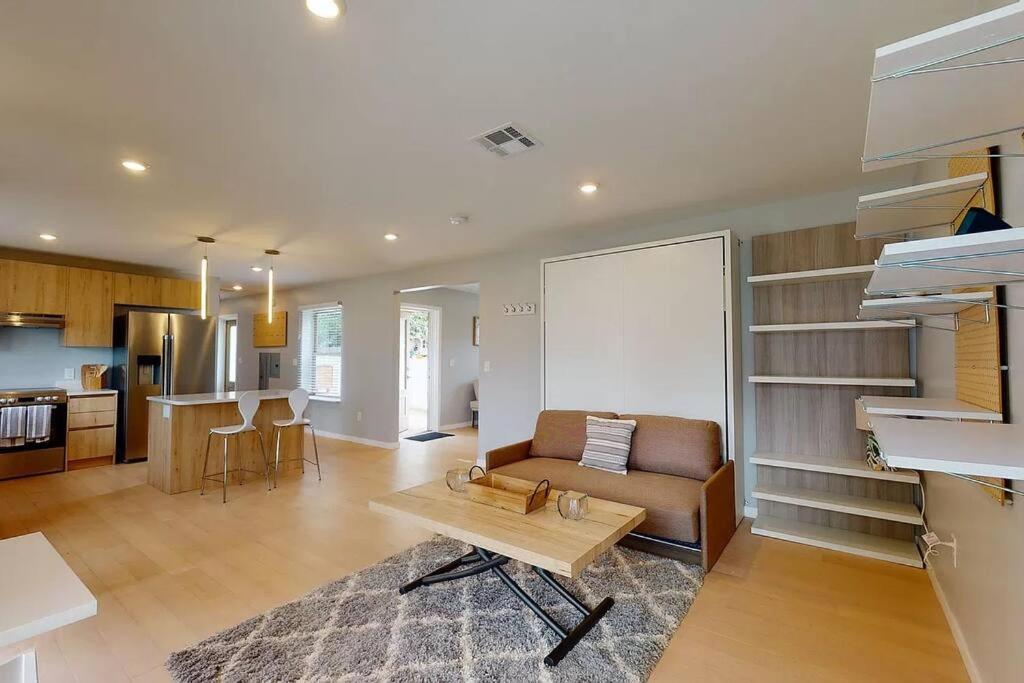 One-Bedroom House photo 1