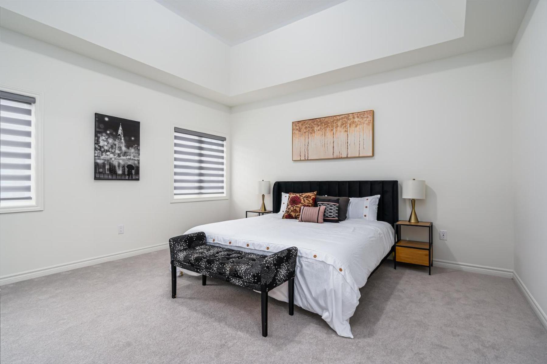 Five-Bedroom House photo 2