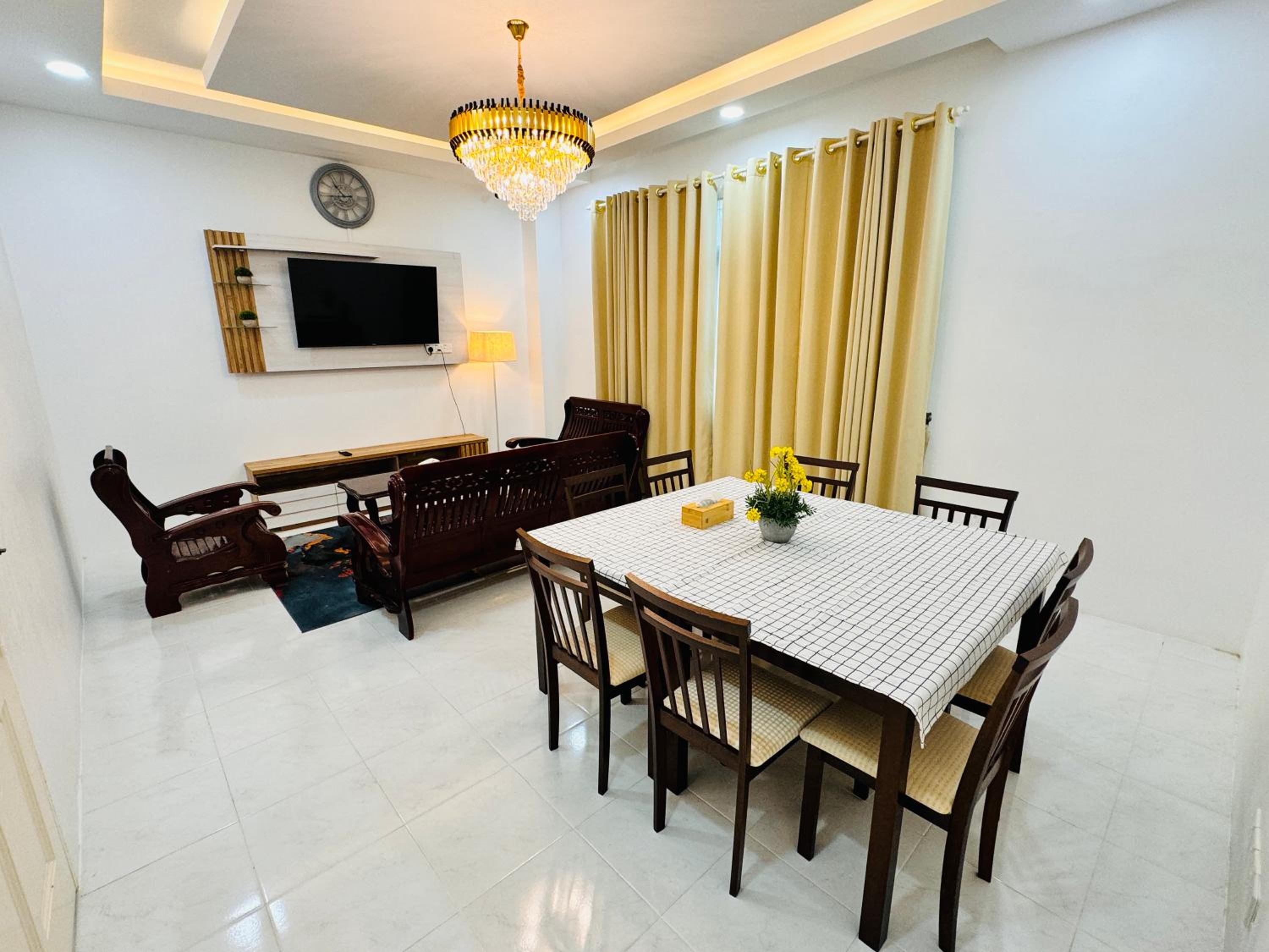 Four-Bedroom House photo 3