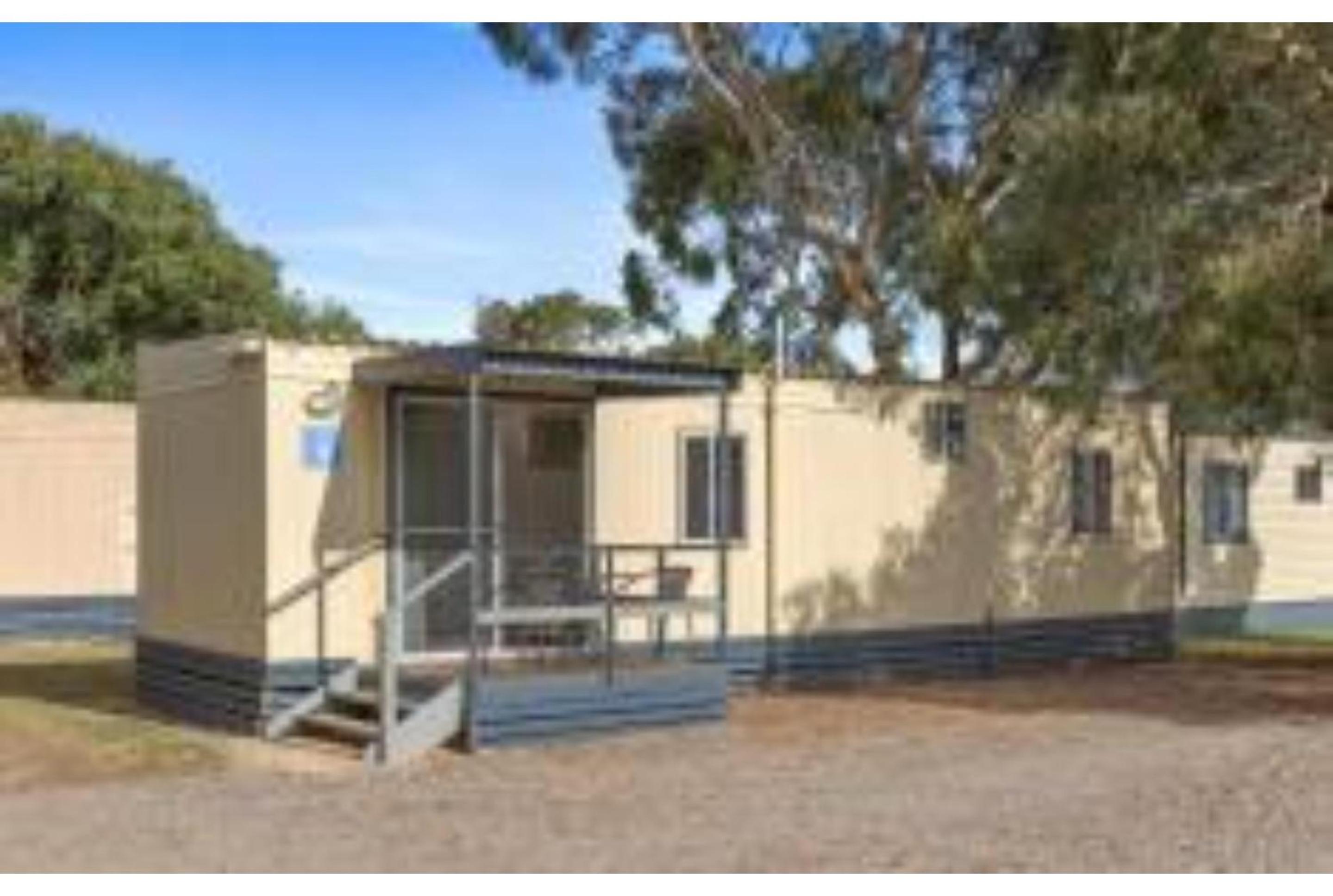 Economy 1 Bedroom Cabin - Pet Friendly - Photo 6
