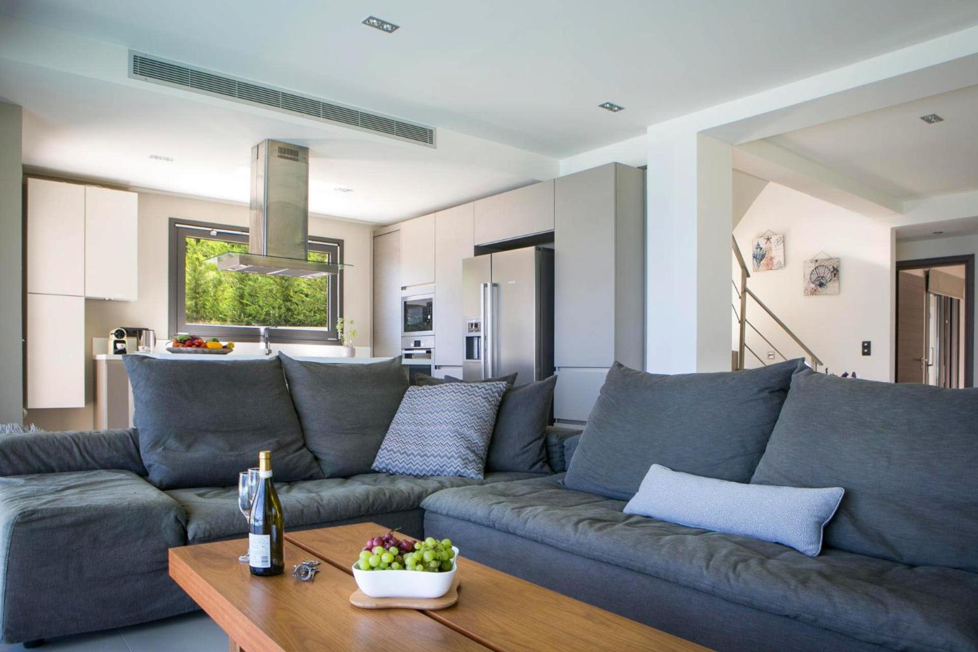 Villa photo 2